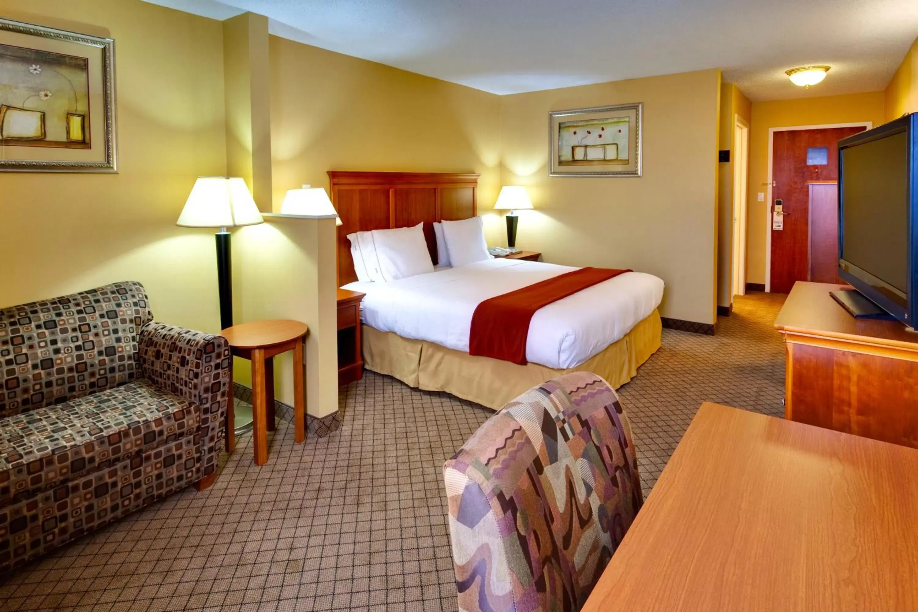 Photo of the whole room, Bed in Holiday Inn Express Hurricane Mills Waverly, an IHG Hotel