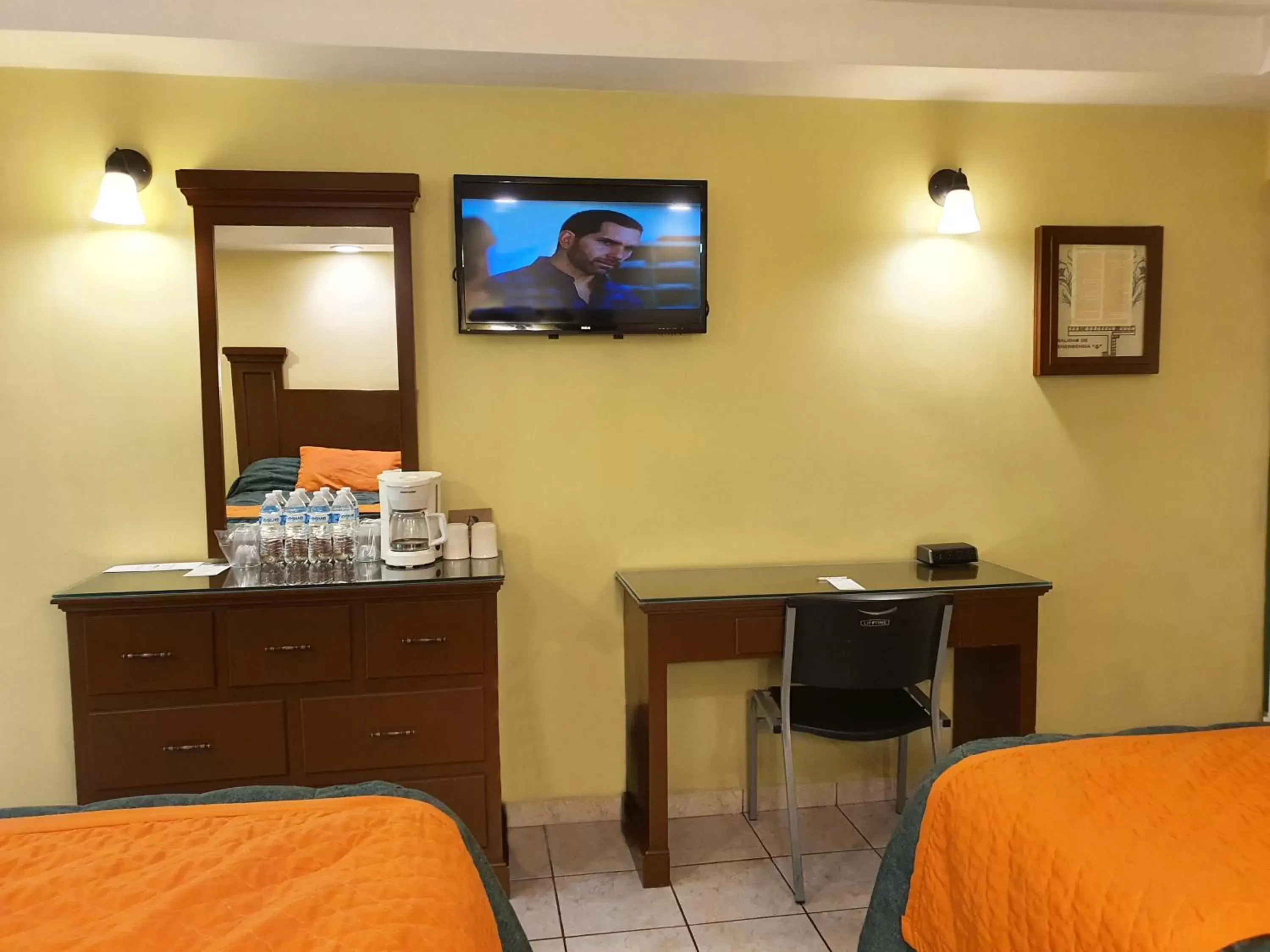 Coffee/tea facilities, TV/Entertainment Center in Hotel Marques de Cima