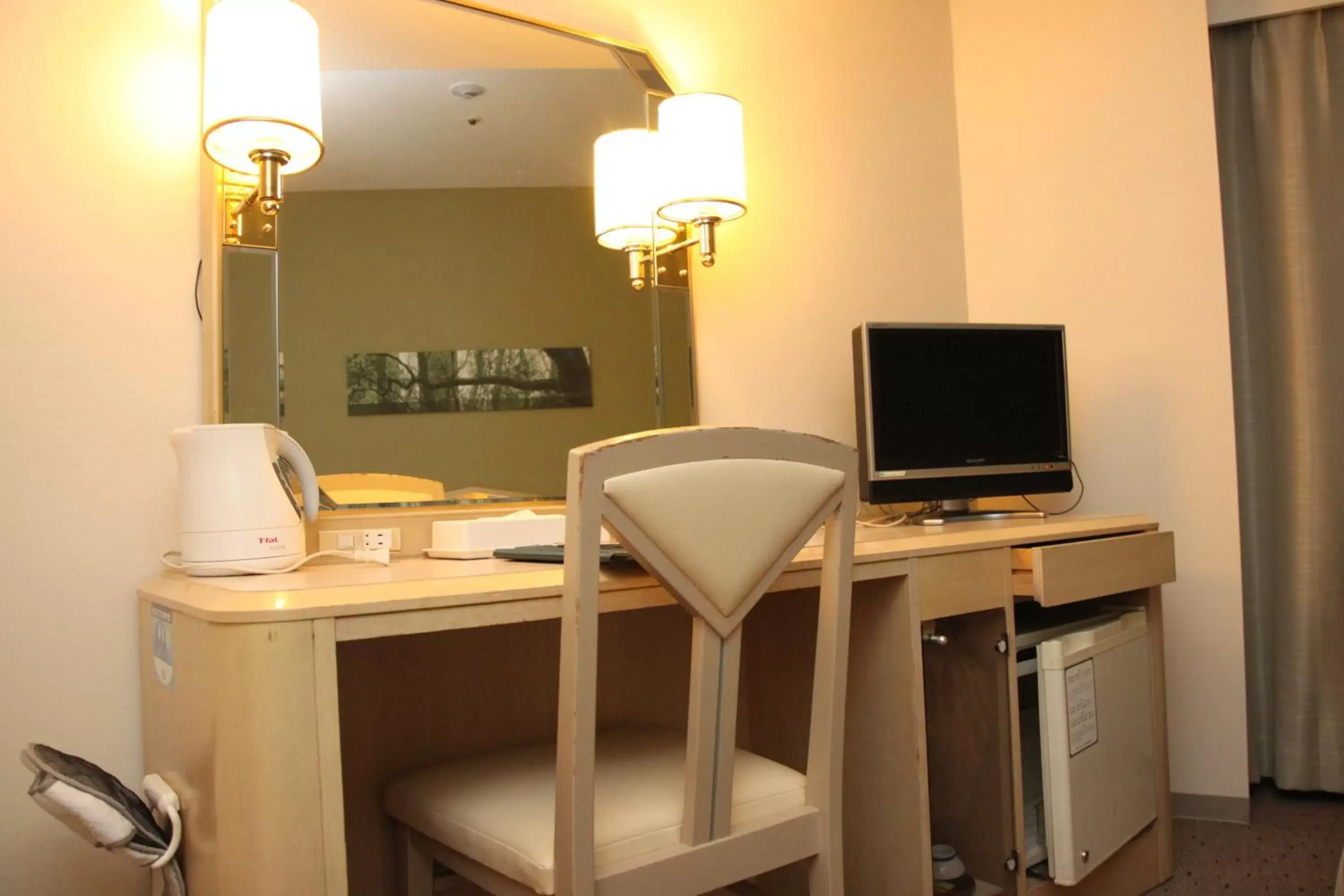 Seating area, TV/Entertainment Center in Shin Osaka Washington Hotel Plaza