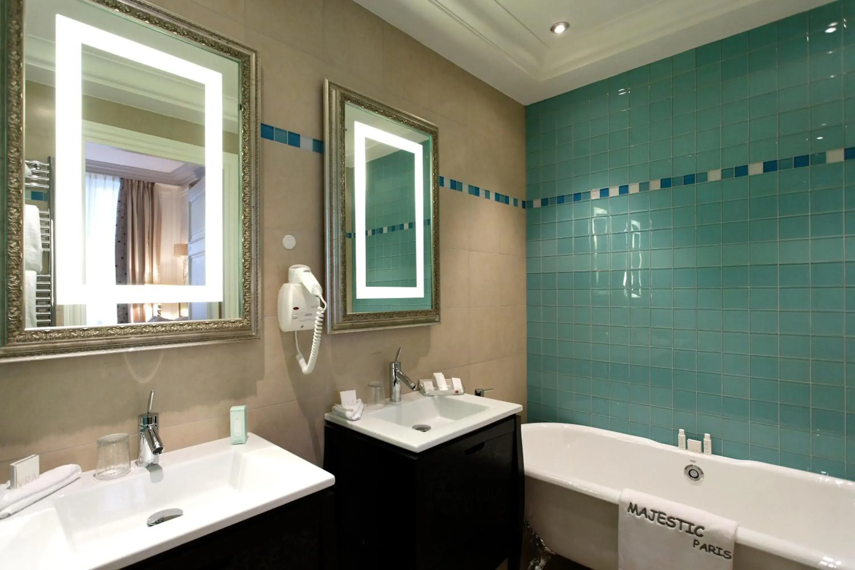 Bathroom in Villa & Hotel Majestic