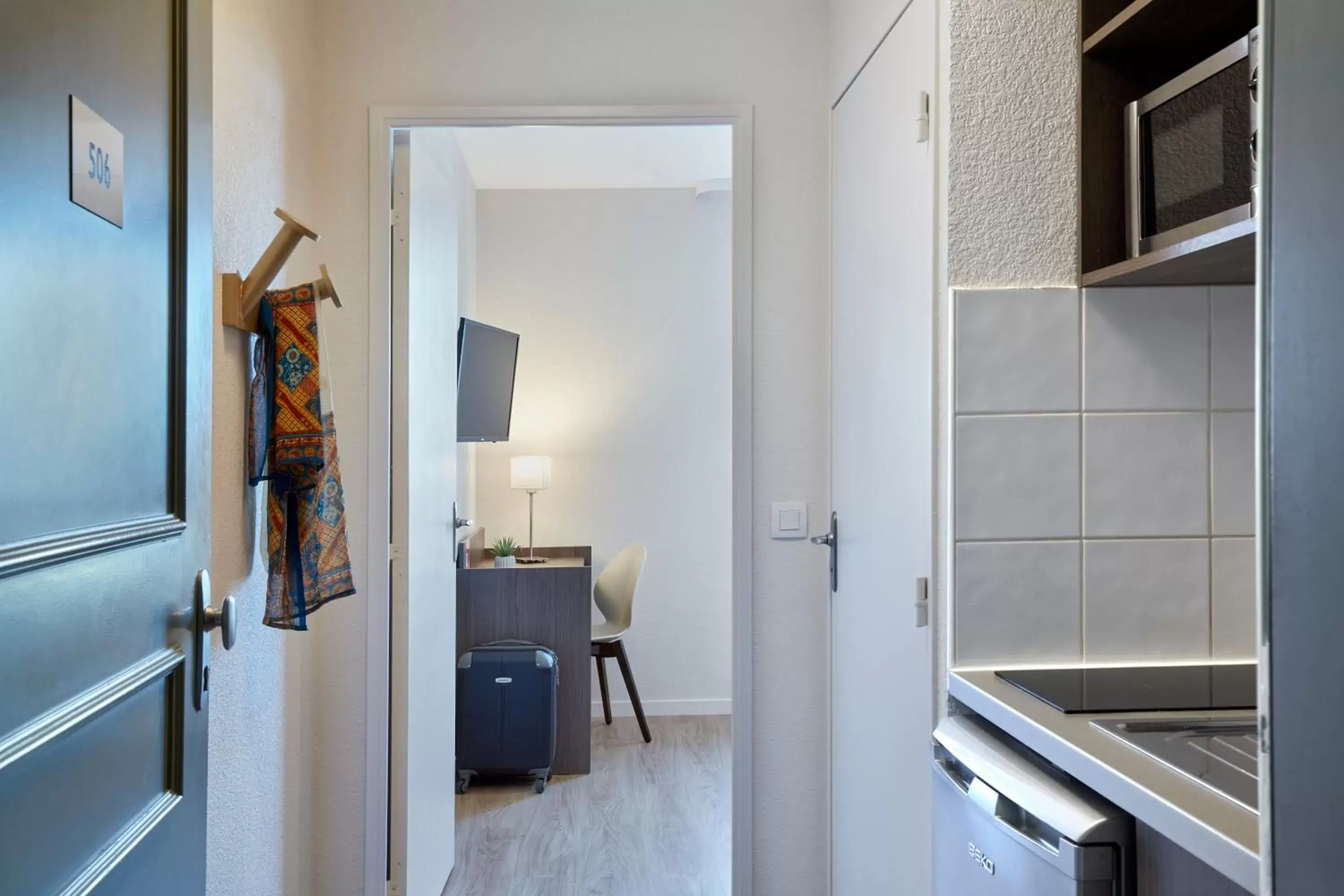 Bedroom, Kitchen/Kitchenette in Aparthotel Adagio Access Poitiers