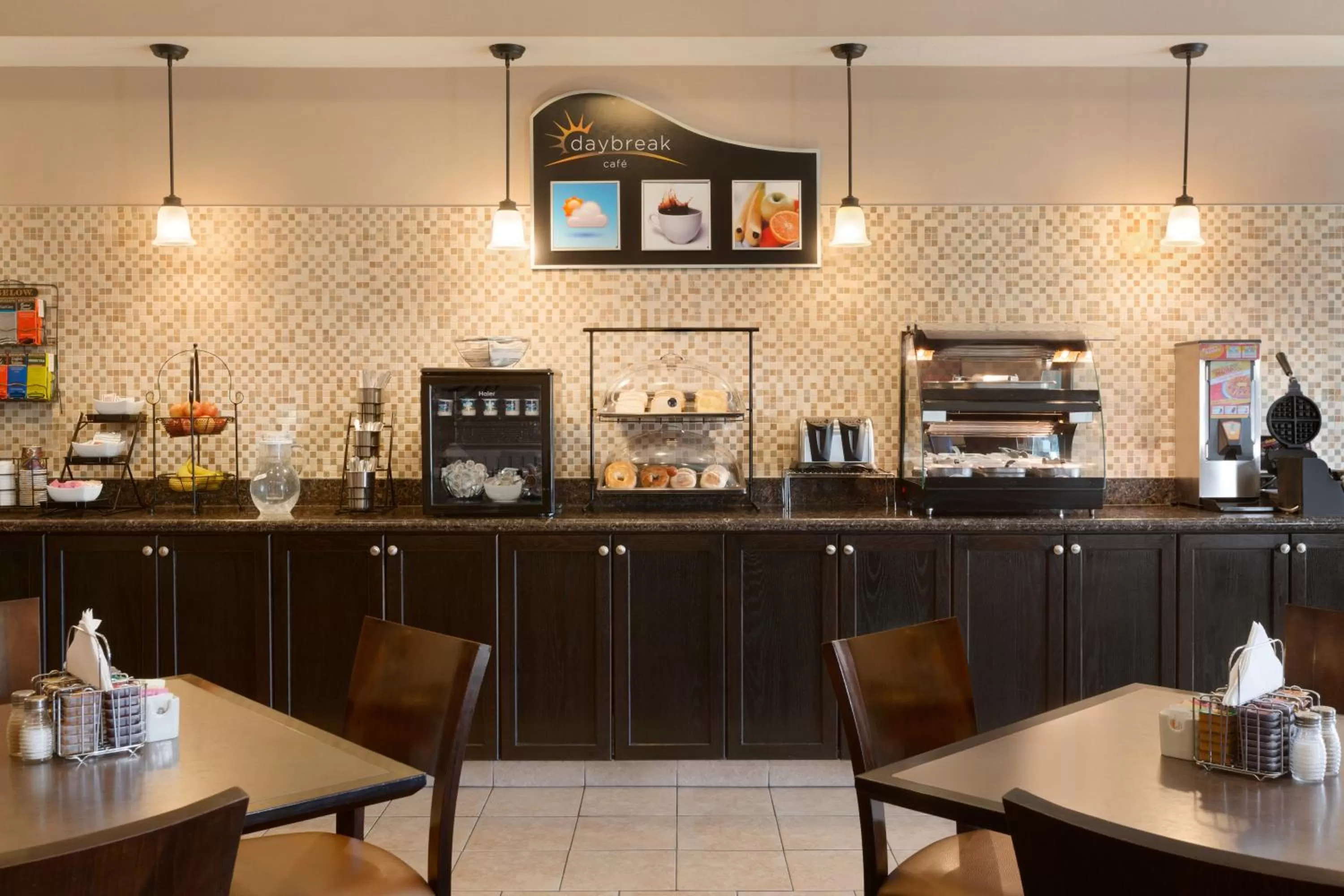 Food and drinks in Days Inn by Wyndham Innisfail