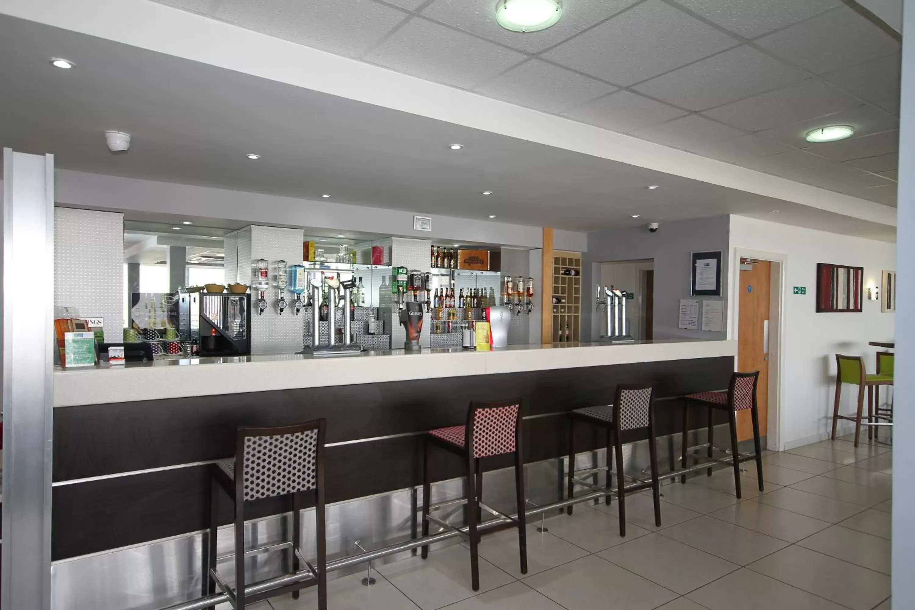 Lounge or bar, Lounge/Bar in Holiday Inn Express Nuneaton, an IHG Hotel