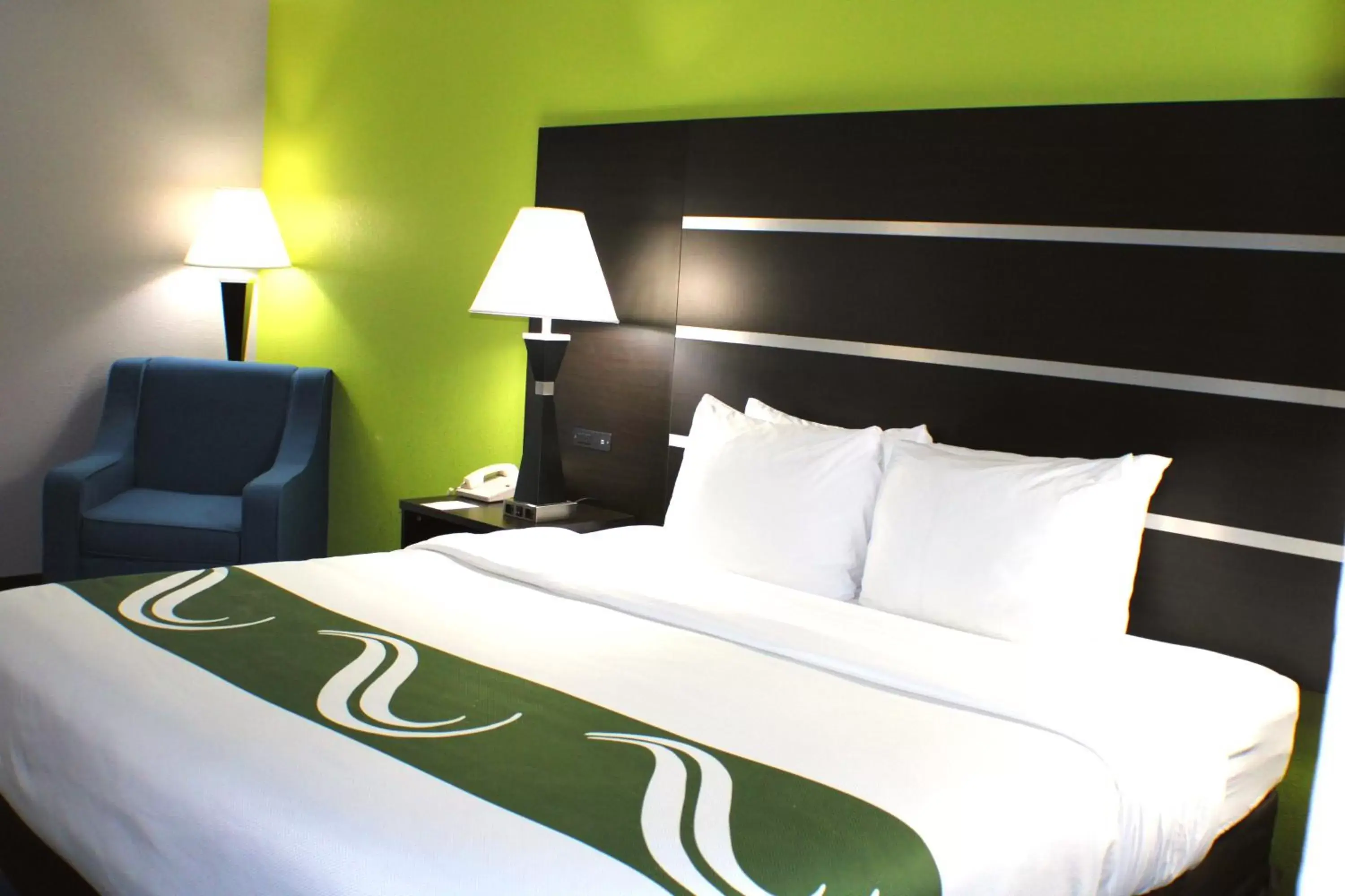 Bedroom, Bed in Quality Inn & Suites Bedford West