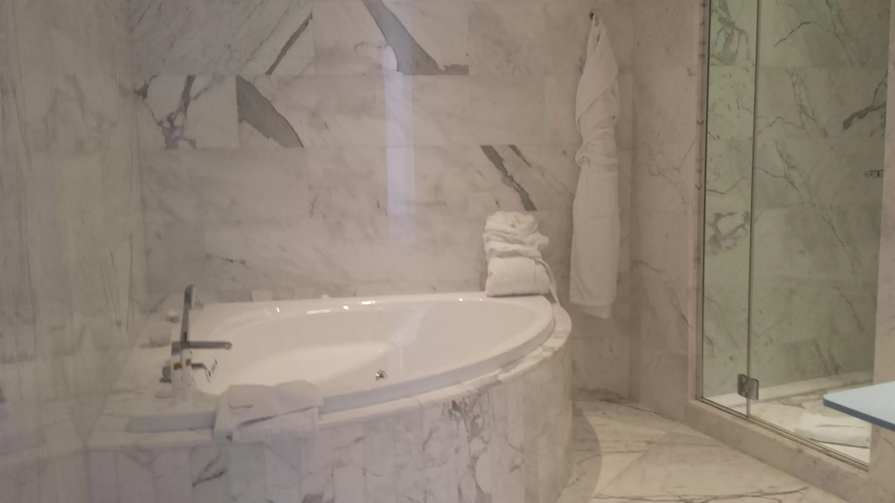 Hot Tub, Bathroom in iH Grande Albergo Delle Nazioni