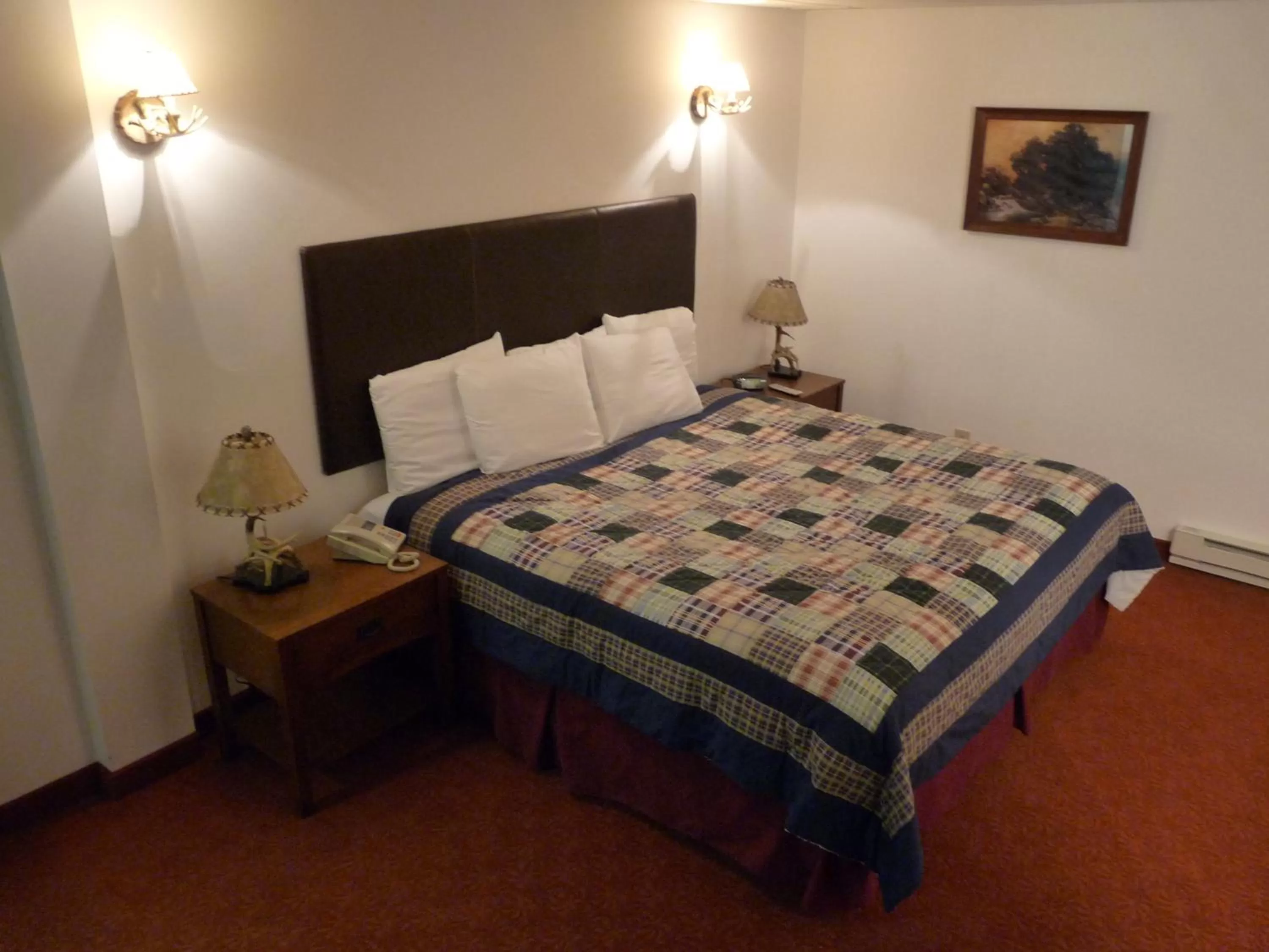 Bed in RiverBank Lodge