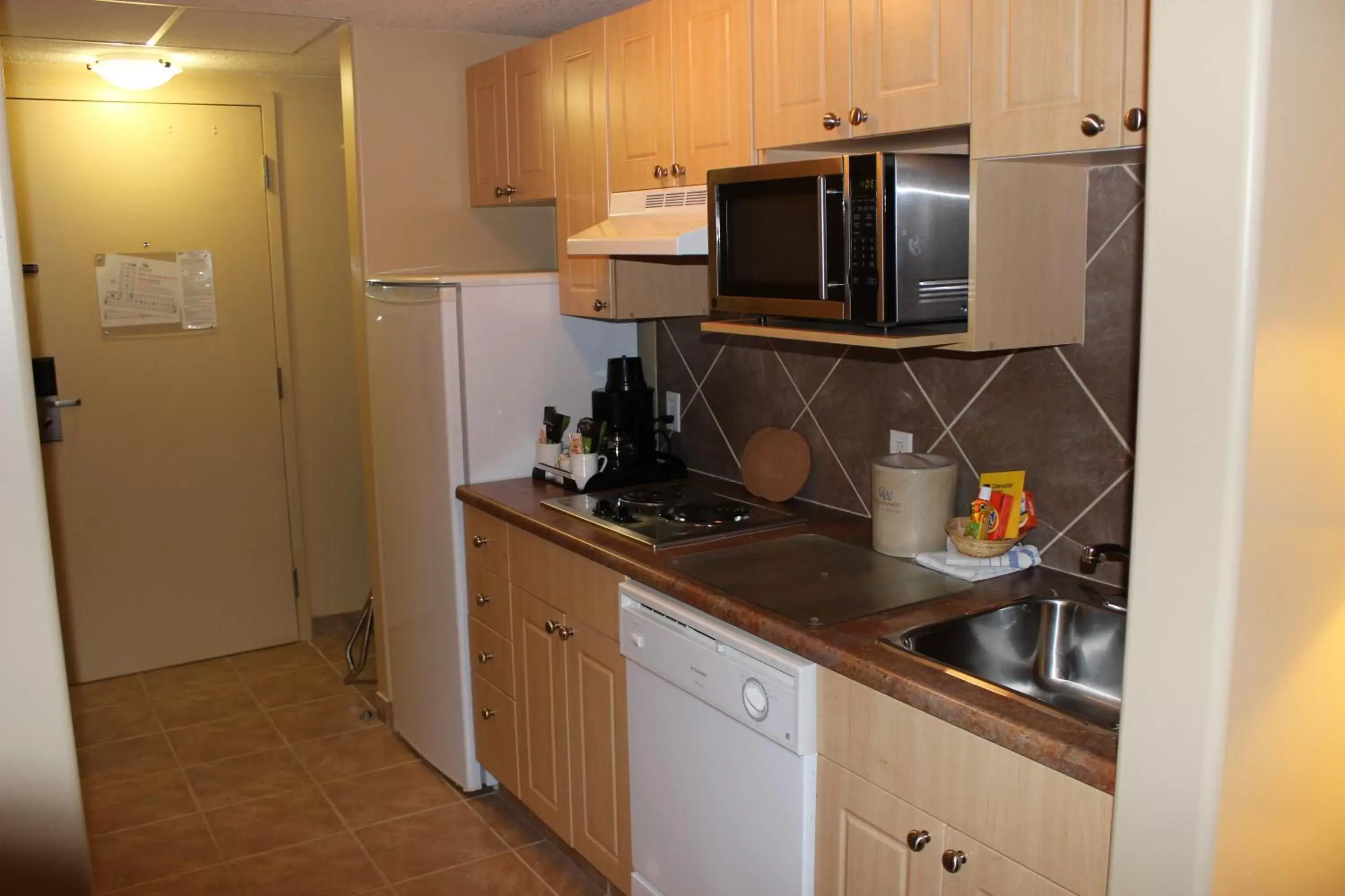 Kitchen or kitchenette, Kitchen/Kitchenette in Clearwater Suite Hotel