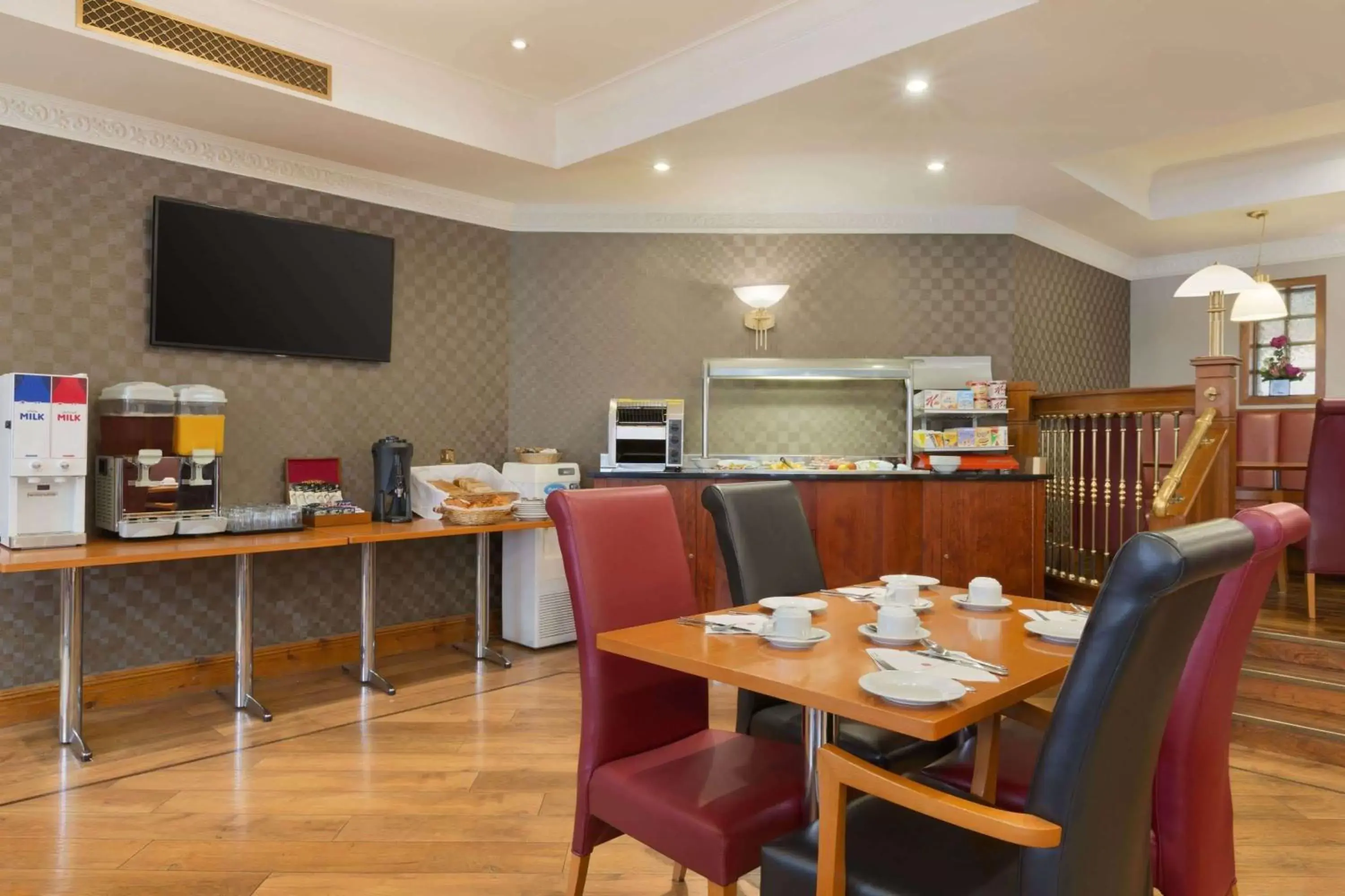 On site, Restaurant/Places to Eat in Savera Hotel South Ruislip