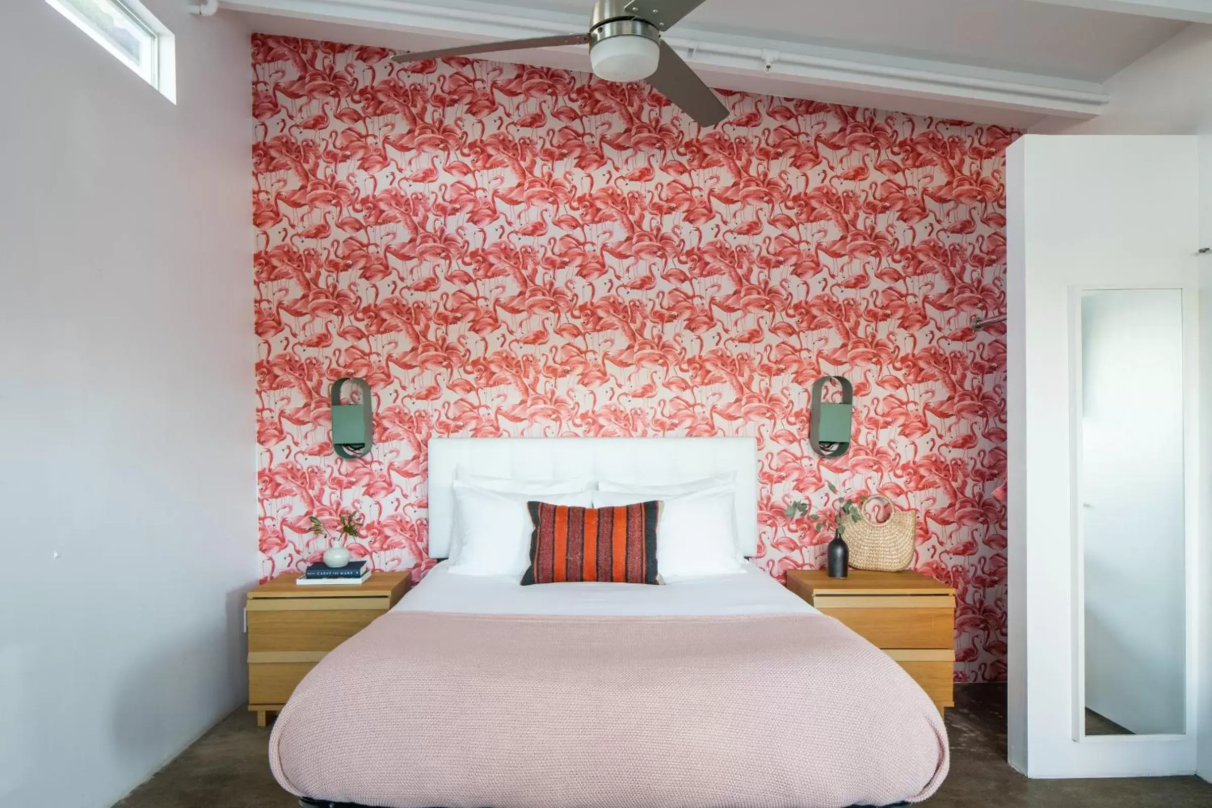 Queen Studio - Disability Access in The Wesley by AvantStay Mid-Century Modern Oasis with Pool Queen Studio - Disability Access in The Wesley by AvantStay Mid-Century Modern Oasis with Pool