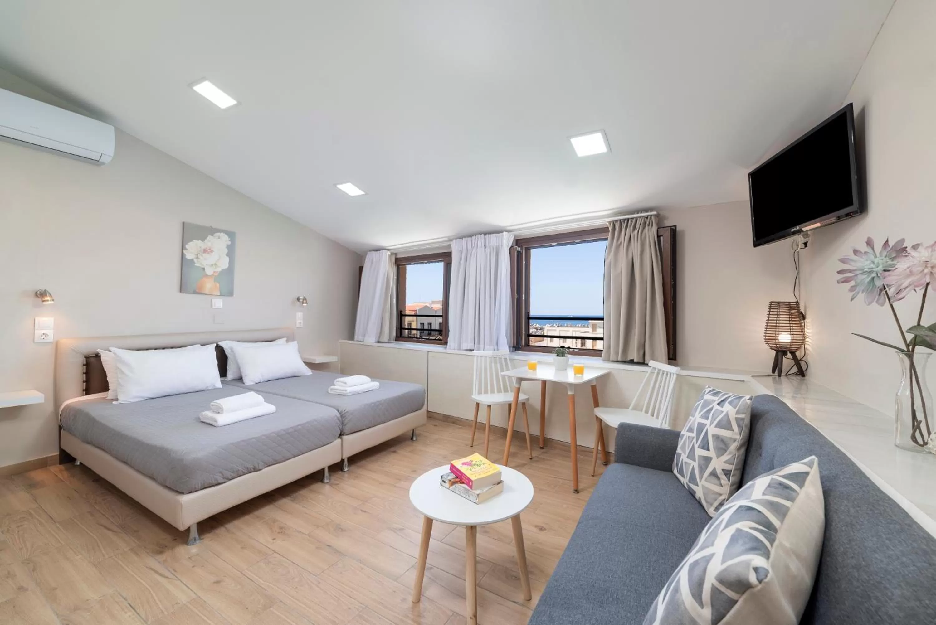 Photo of the whole room, Bed in Faros Rooms