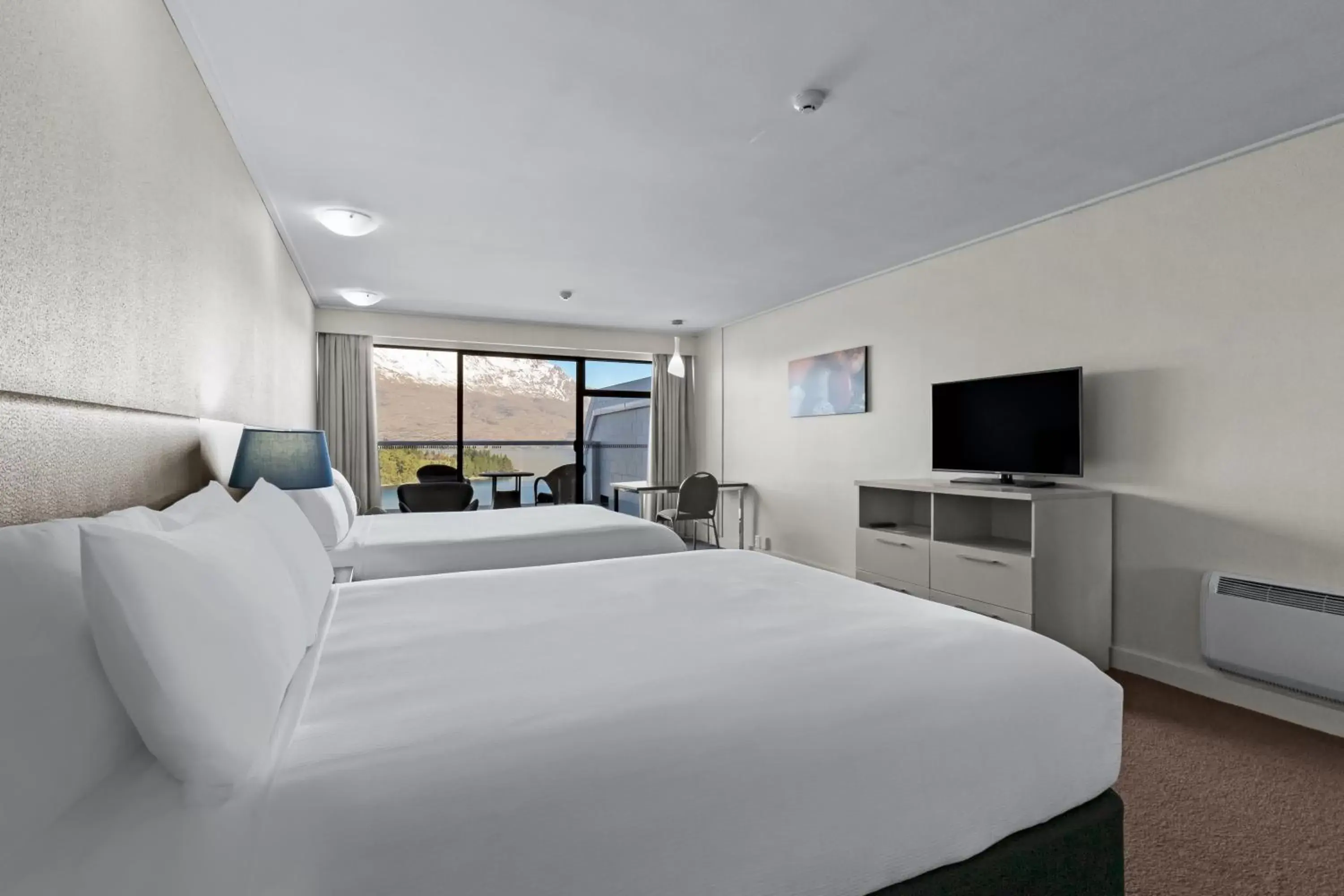 Bed in Copthorne Hotel & Apartments Queenstown Lakeview