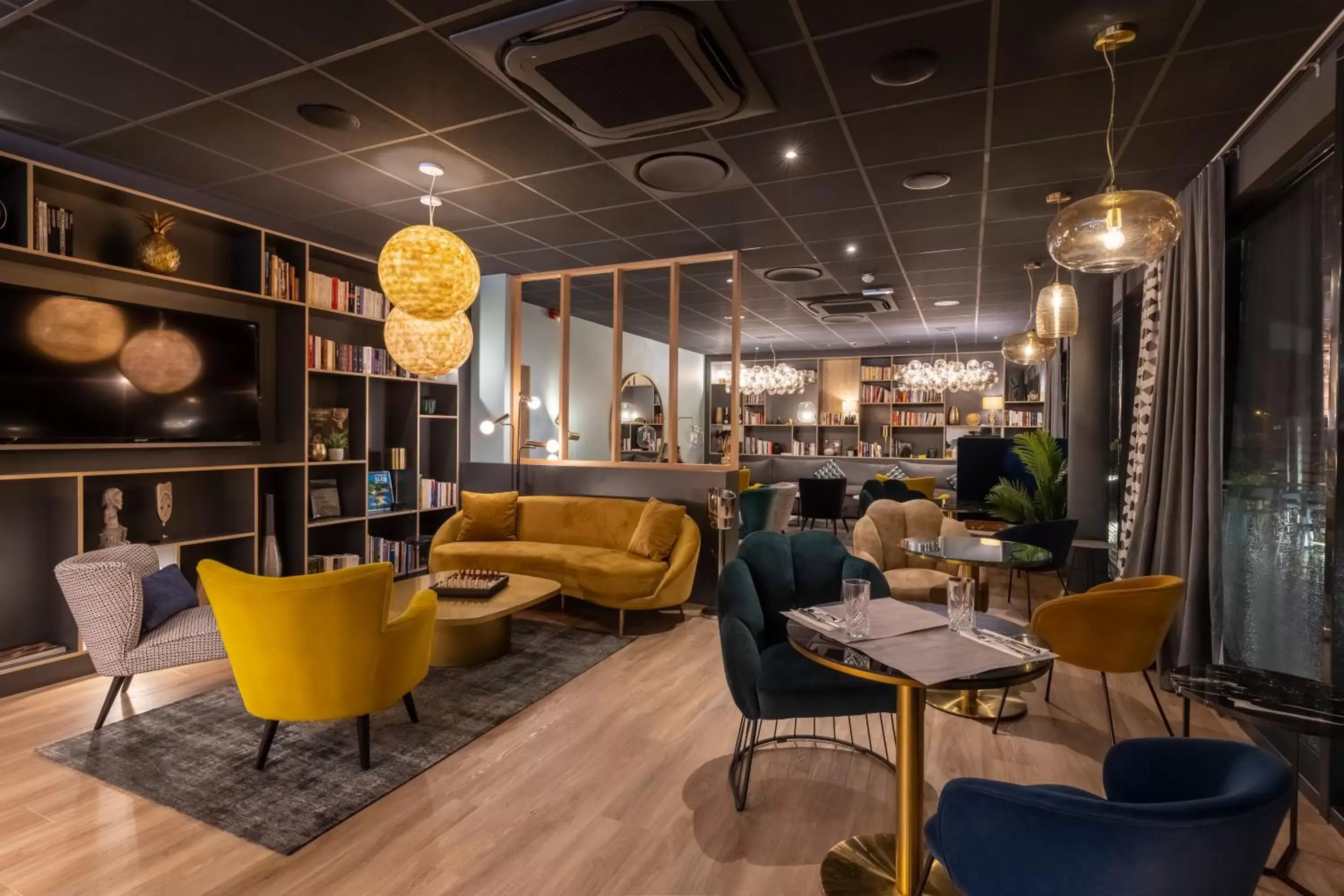 Lounge or bar, Restaurant/Places to Eat in PADJA Hôtel & Spa Vannes