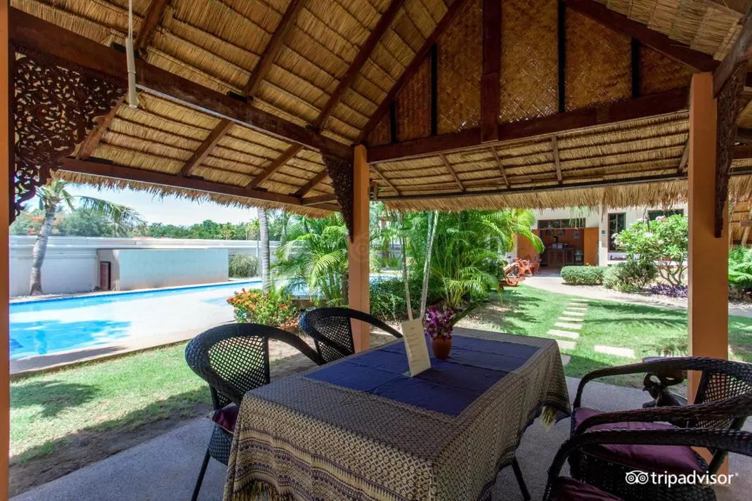 Restaurant/places to eat in Long Beach Inn