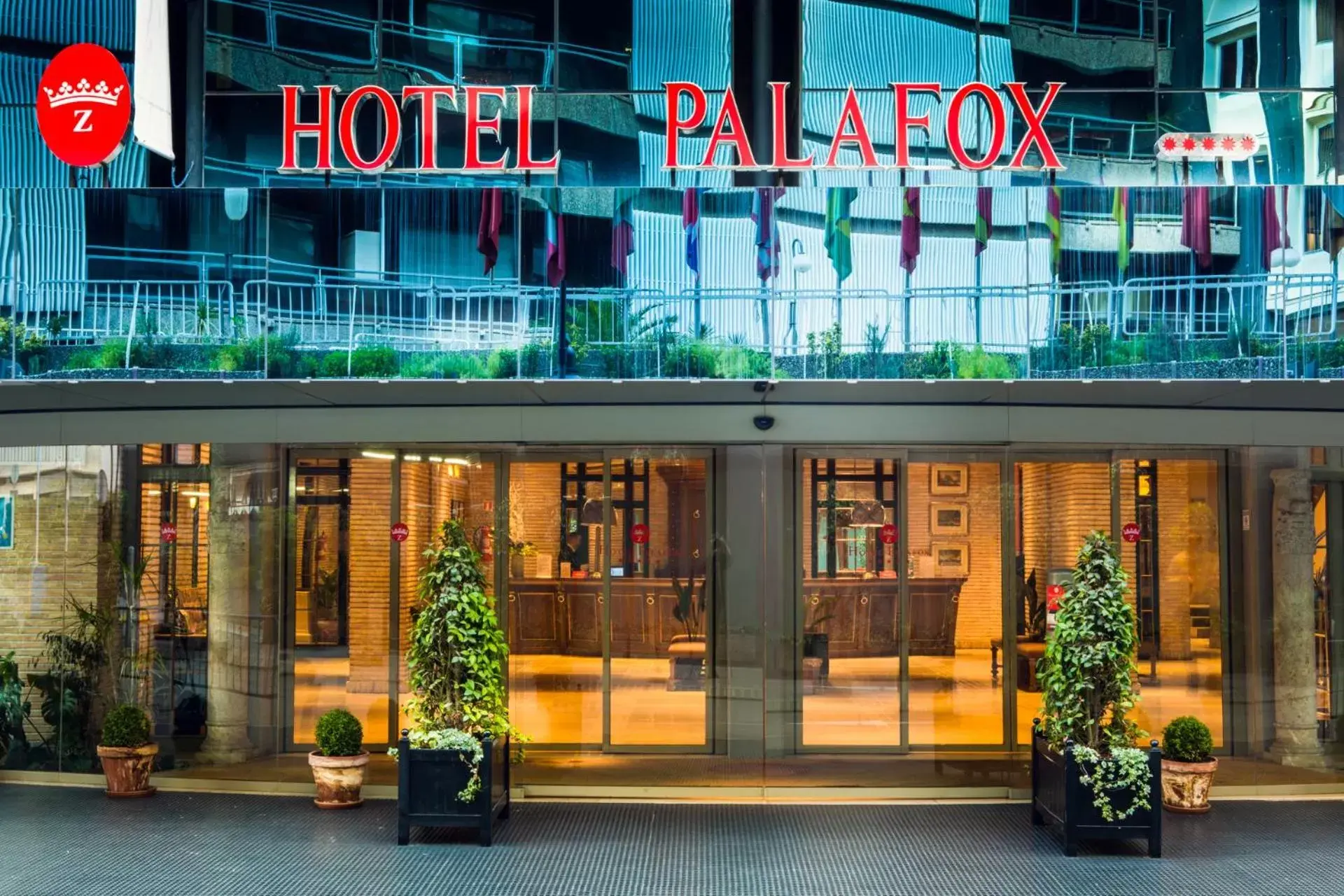 Facade/entrance in Hotel Palafox