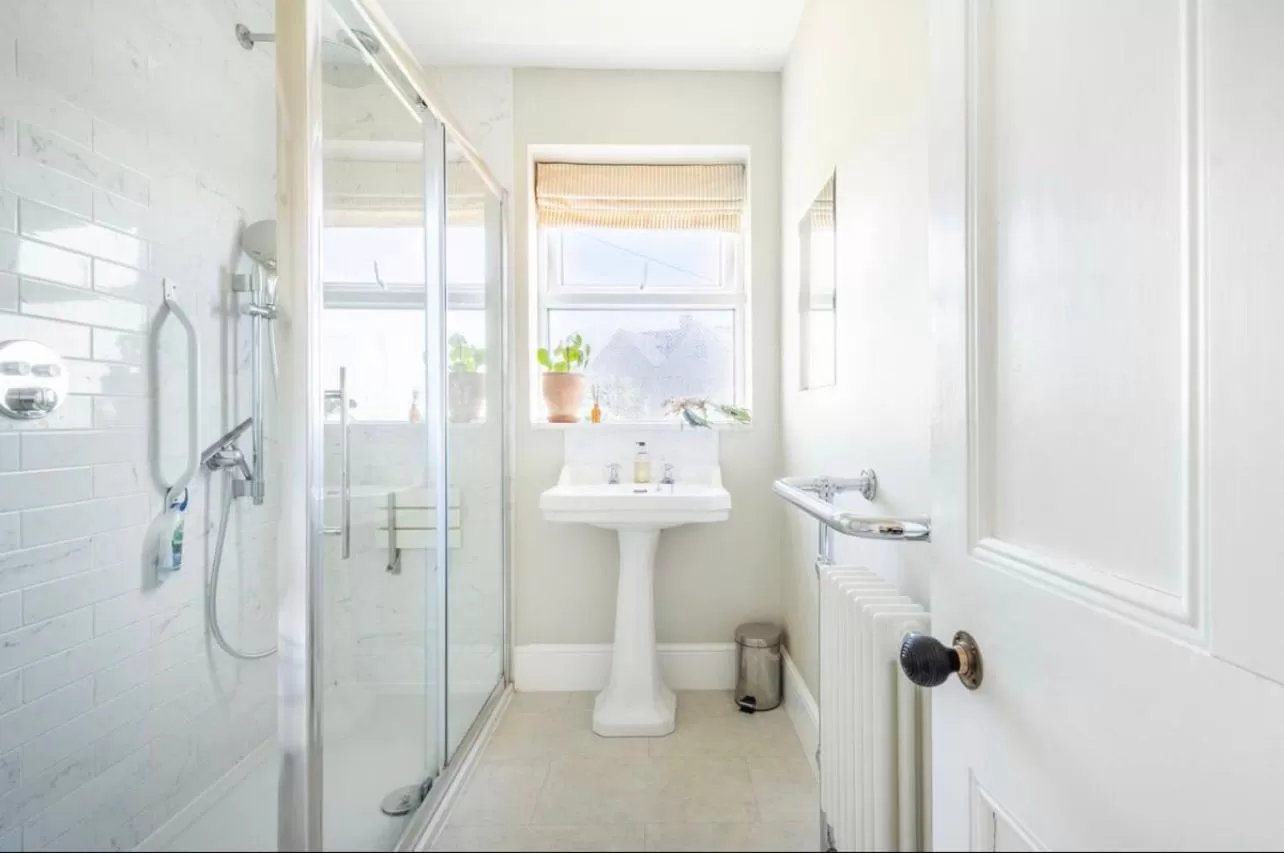 Shower, Bathroom in Hedgebank