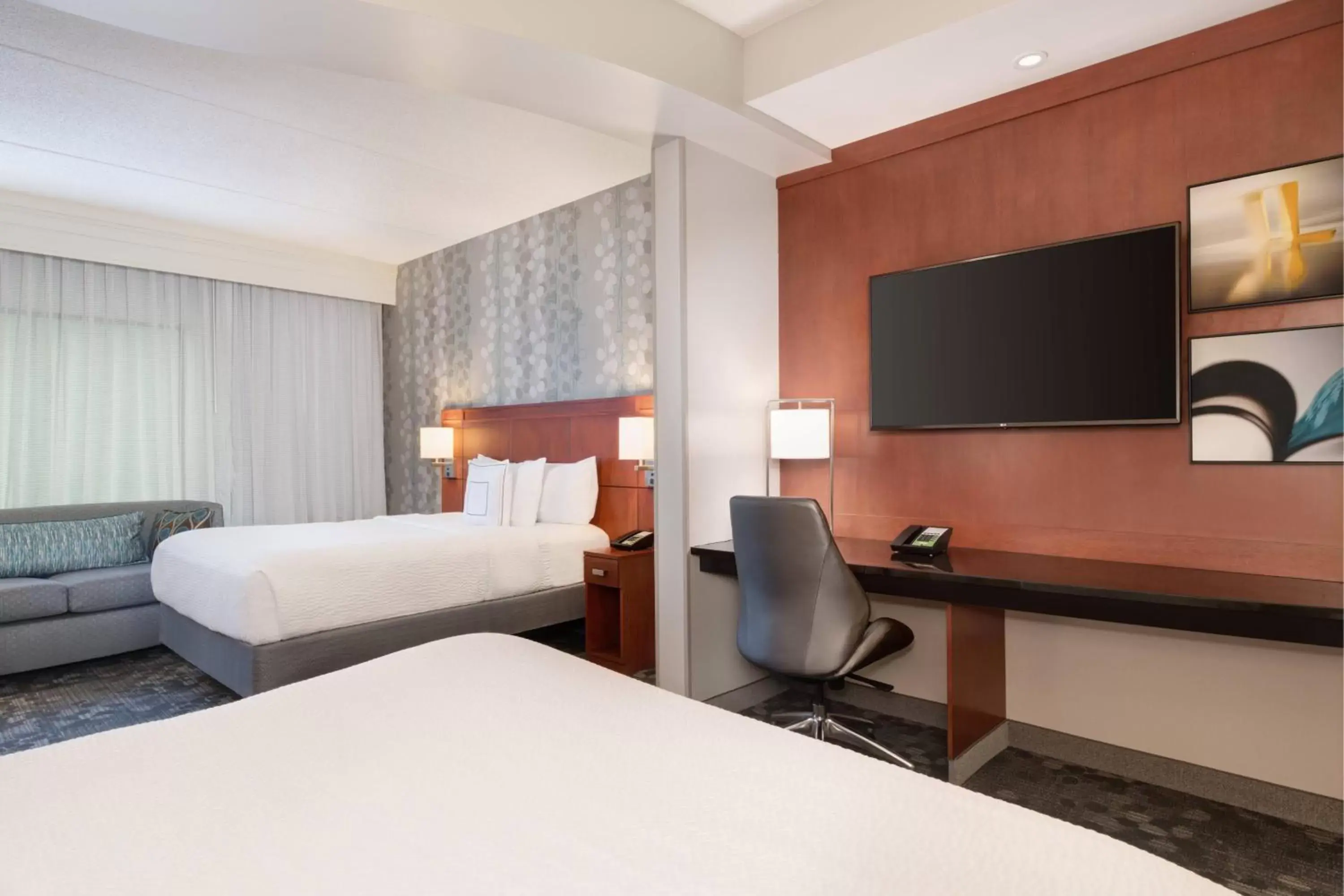 Photo of the whole room, Bed in Courtyard by Marriott Pittsburgh Washington Meadow Lands