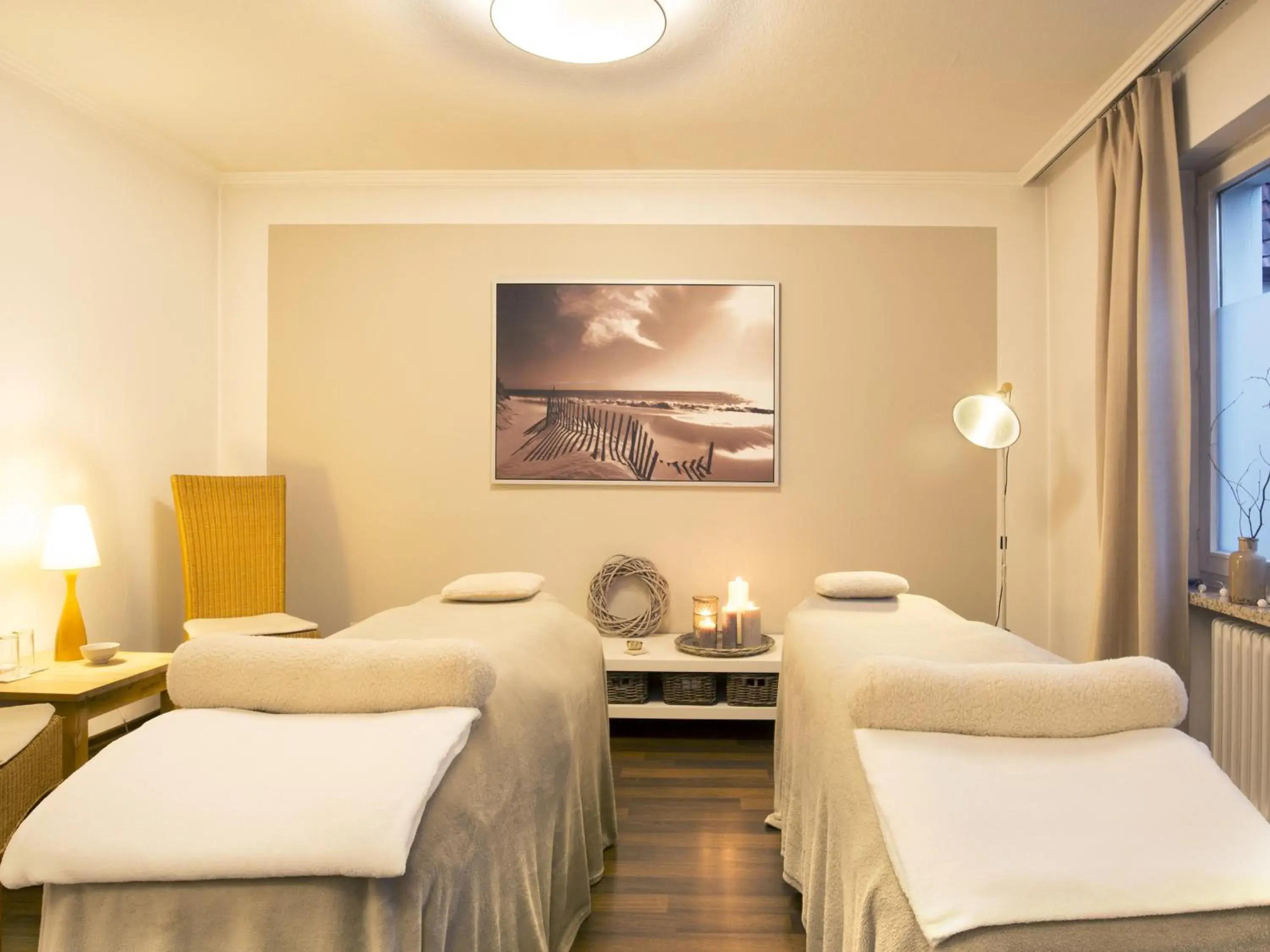 Massage, Bed in Hotel Stadt Hamburg