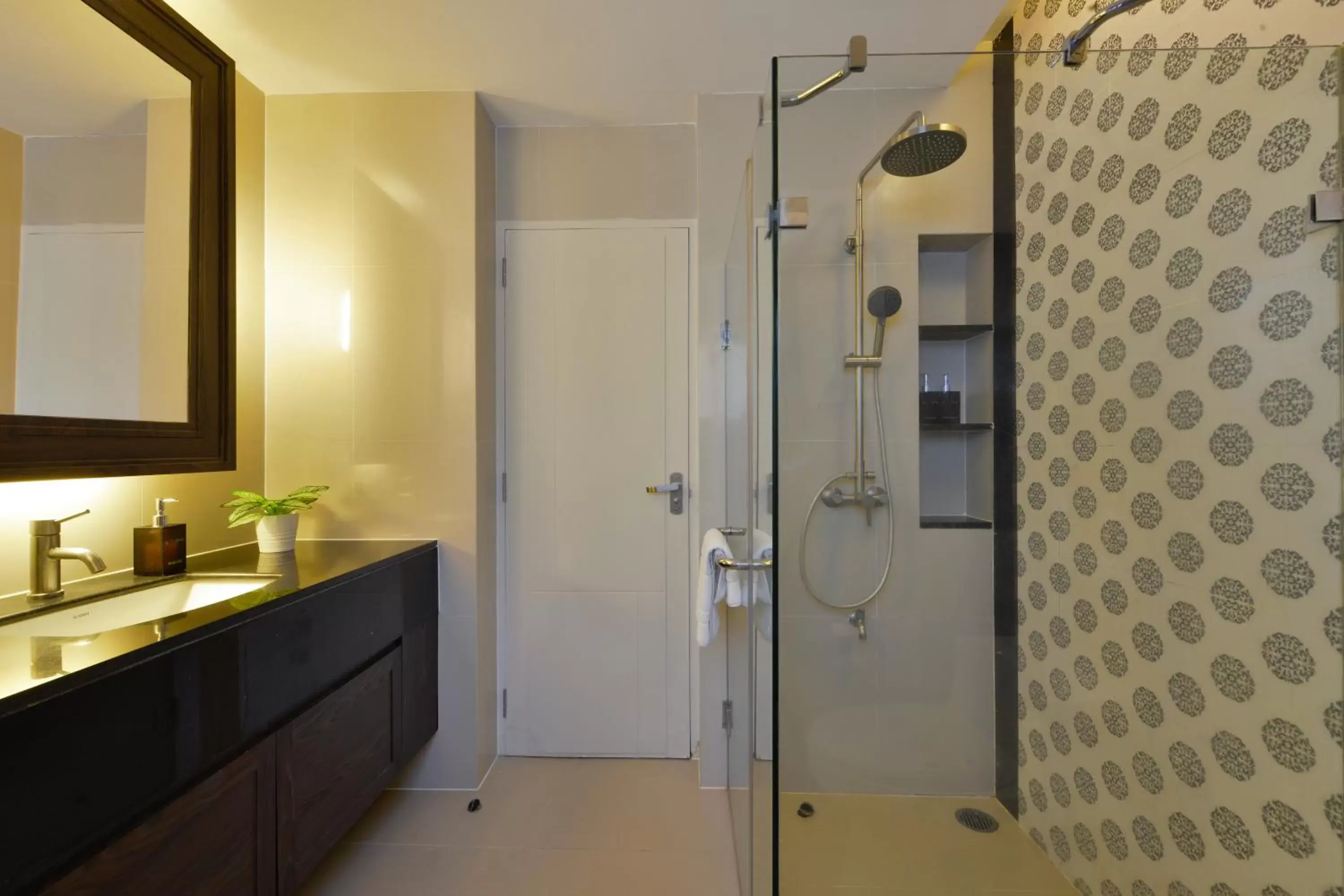 Shower, Bathroom in Altera Hotel and Residence by At Mind