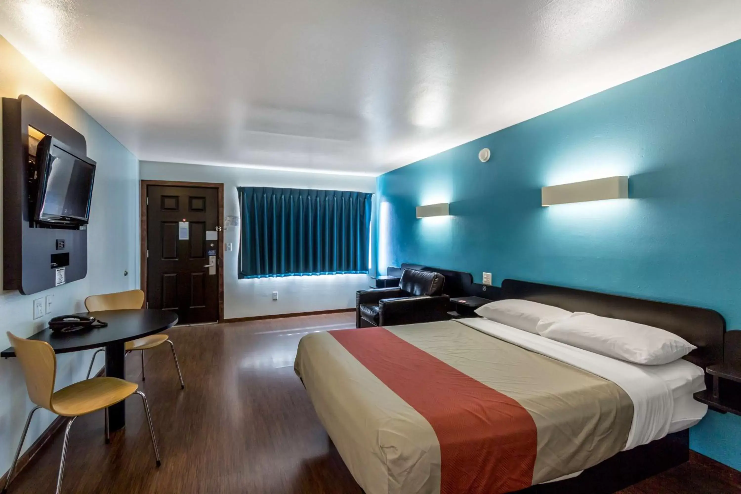 Photo of the whole room, Bed in Motel 6-Missoula, MT - University Photo of the whole room, Bed in Motel 6-Missoula, MT - University