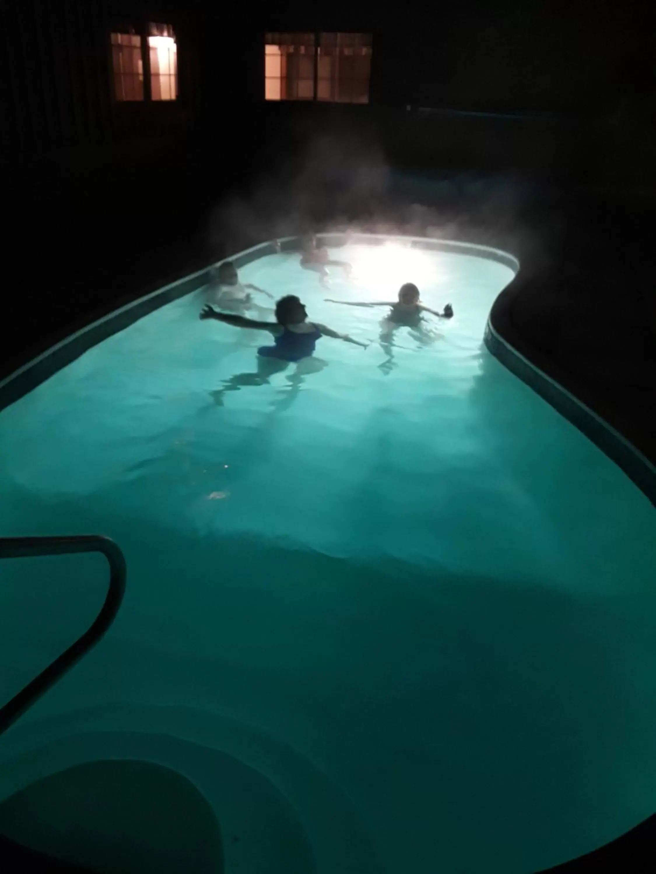 Winter, Swimming Pool in Summit Lodge