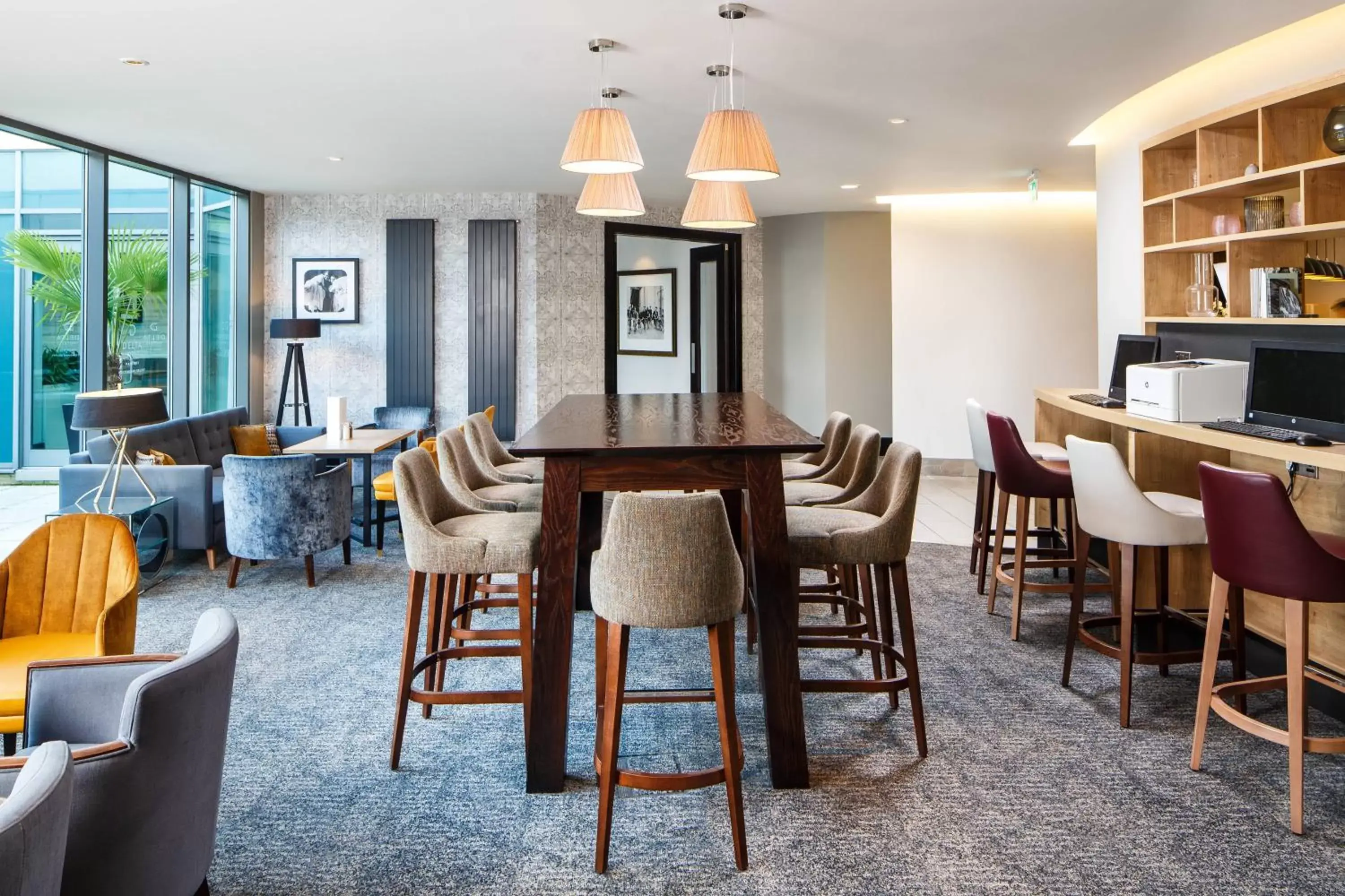 Lounge or bar, Restaurant/Places to Eat in Delta Hotels Nottingham Belfry