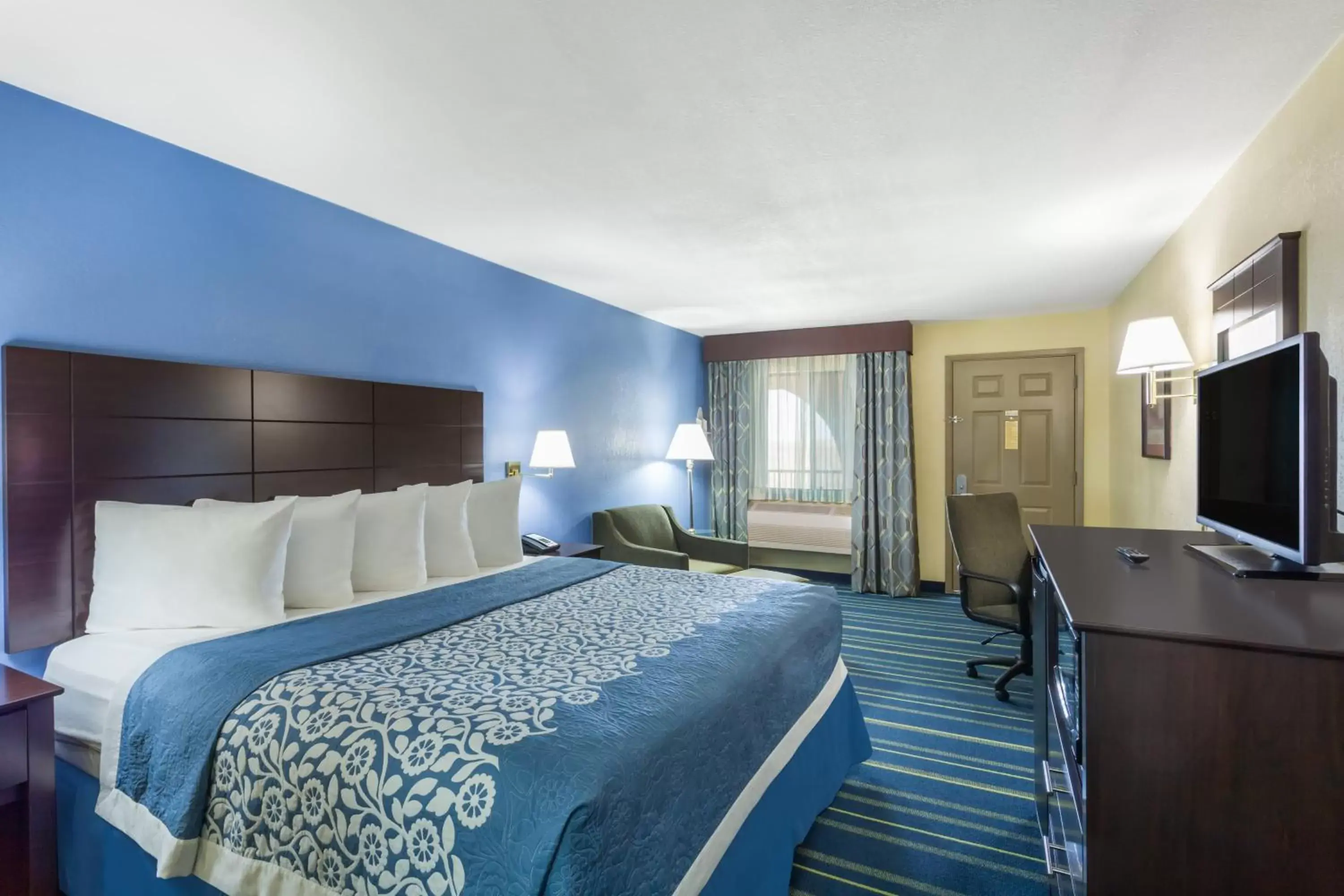 Photo of the whole room in Days Inn by Wyndham Holbrook