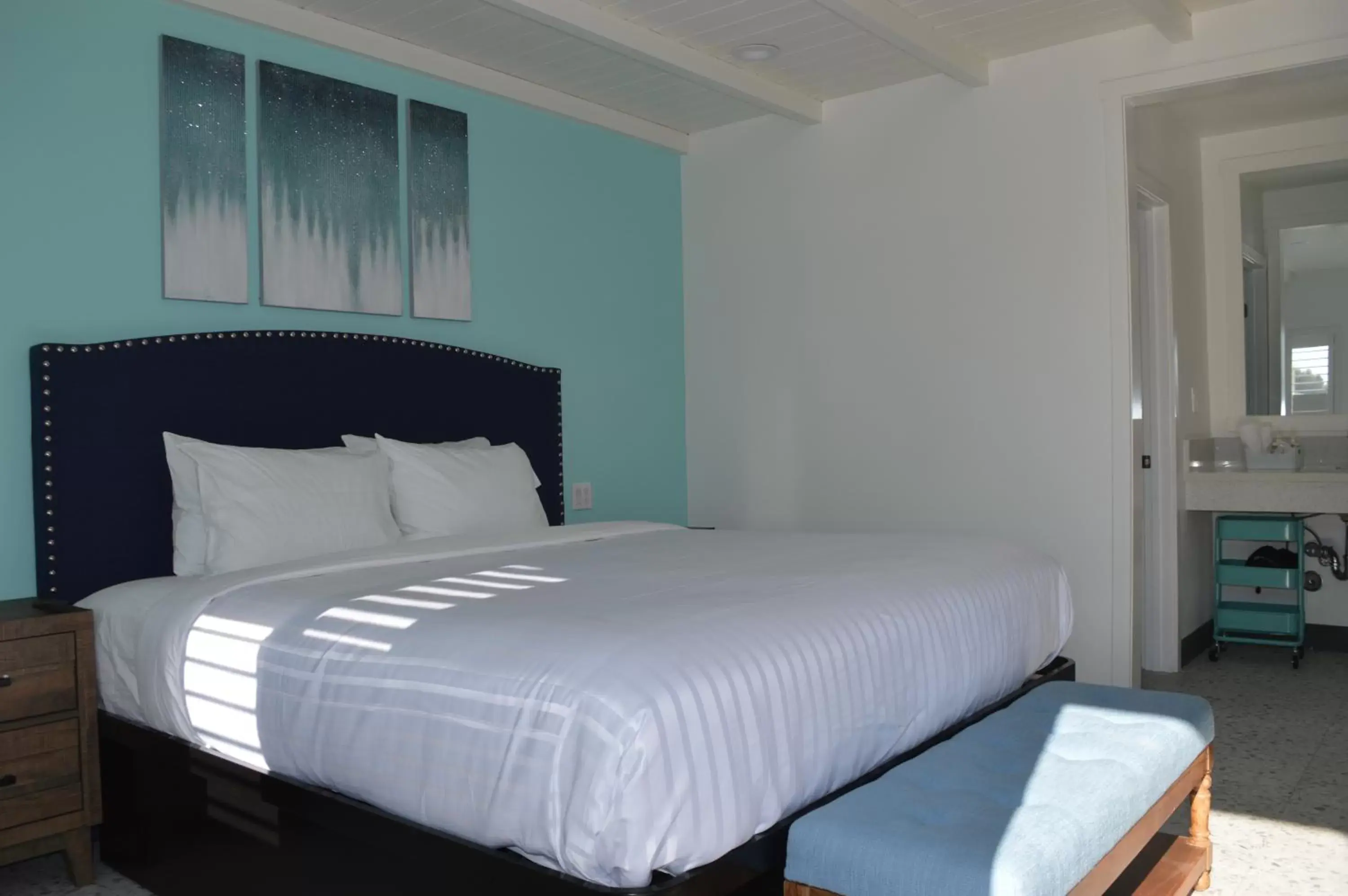 Bed in Calafia Inn San Clemente Newly renovated