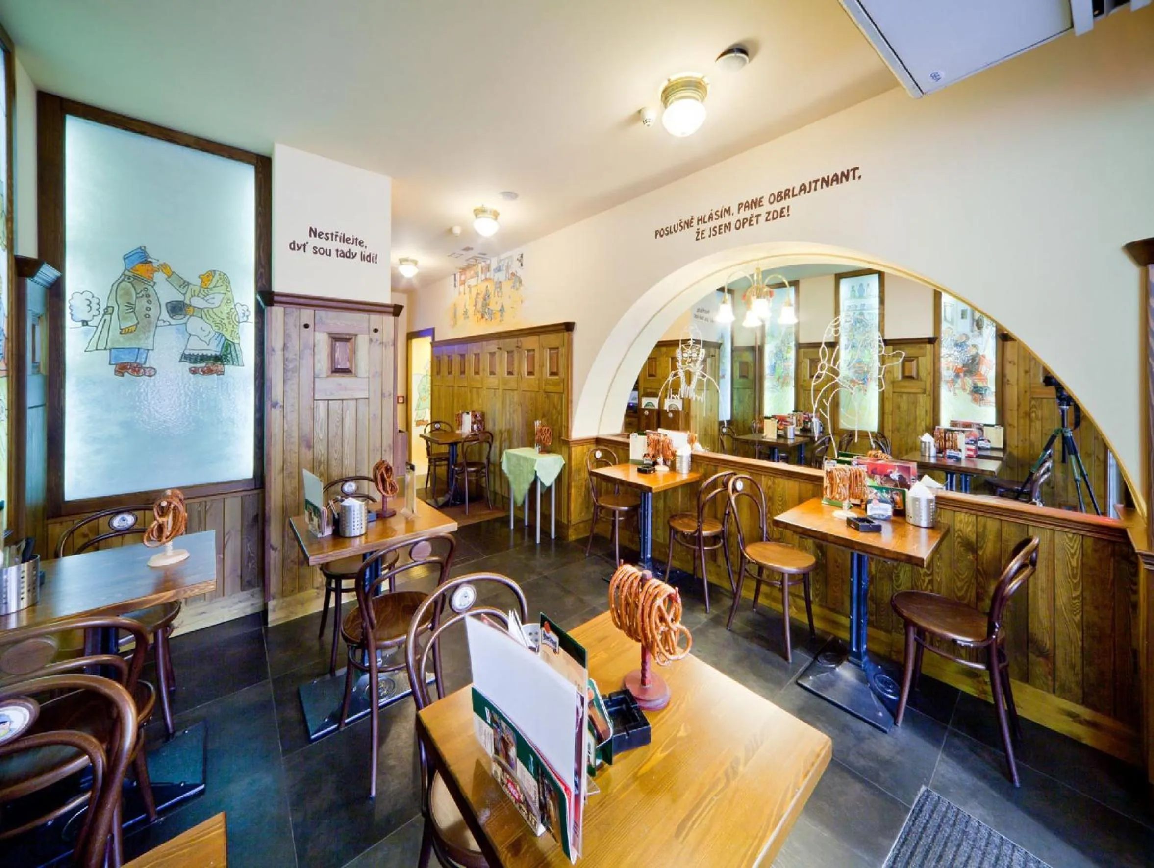 Restaurant/places to eat in Prague Inn