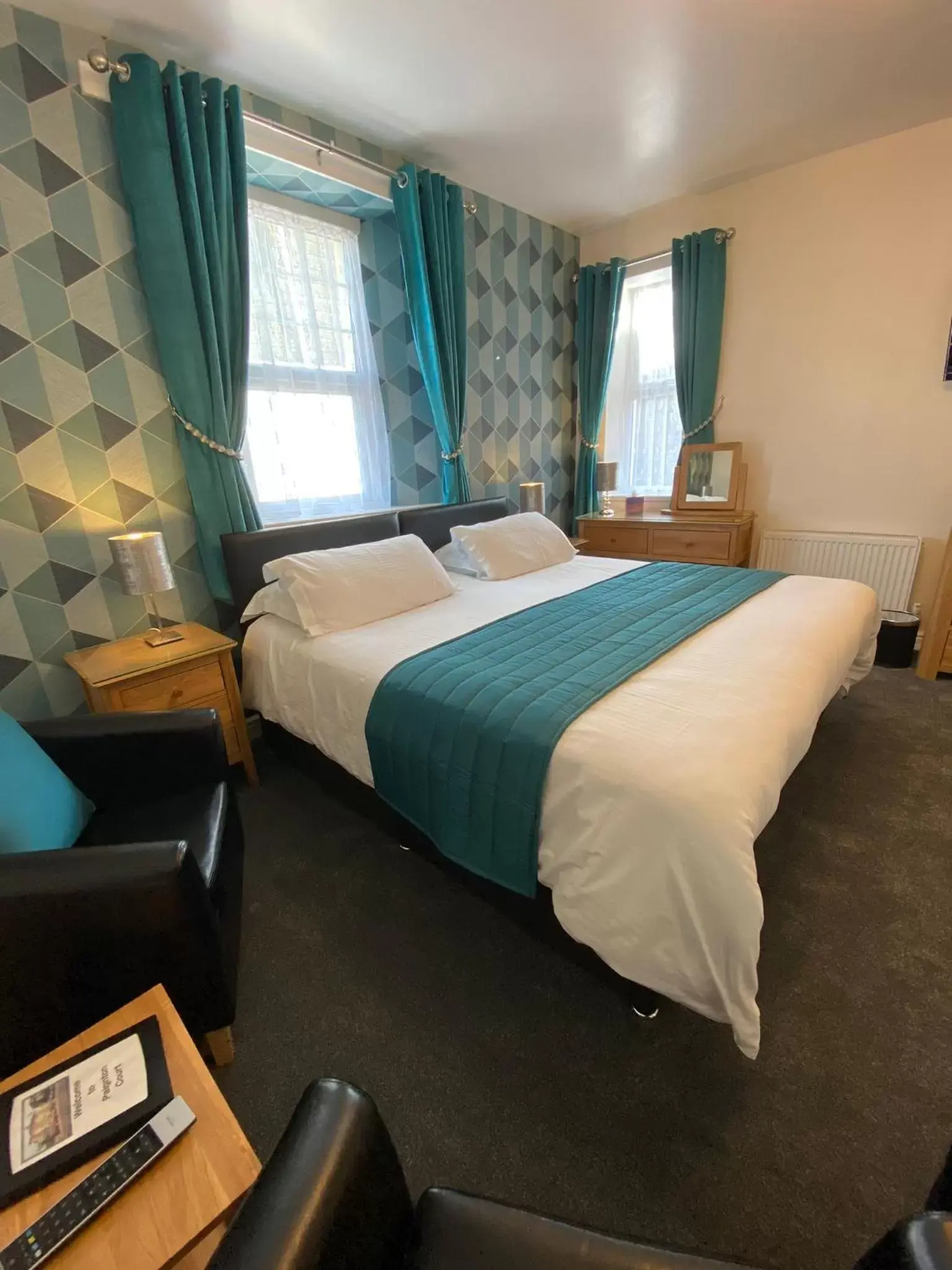 Photo of the whole room, Bed in Paignton Court