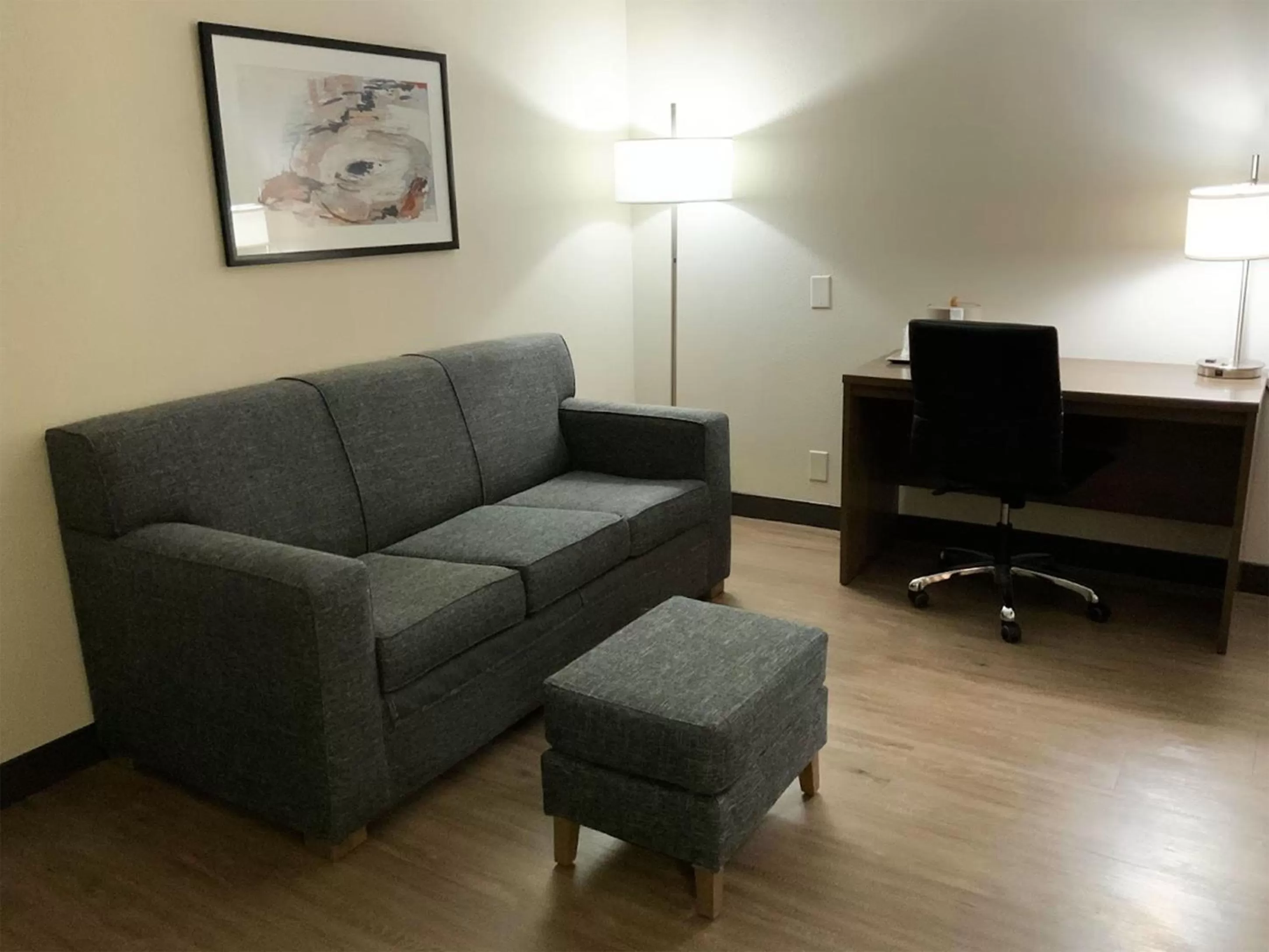 Living room in Wingate by Wyndham Jackson Ridgeland