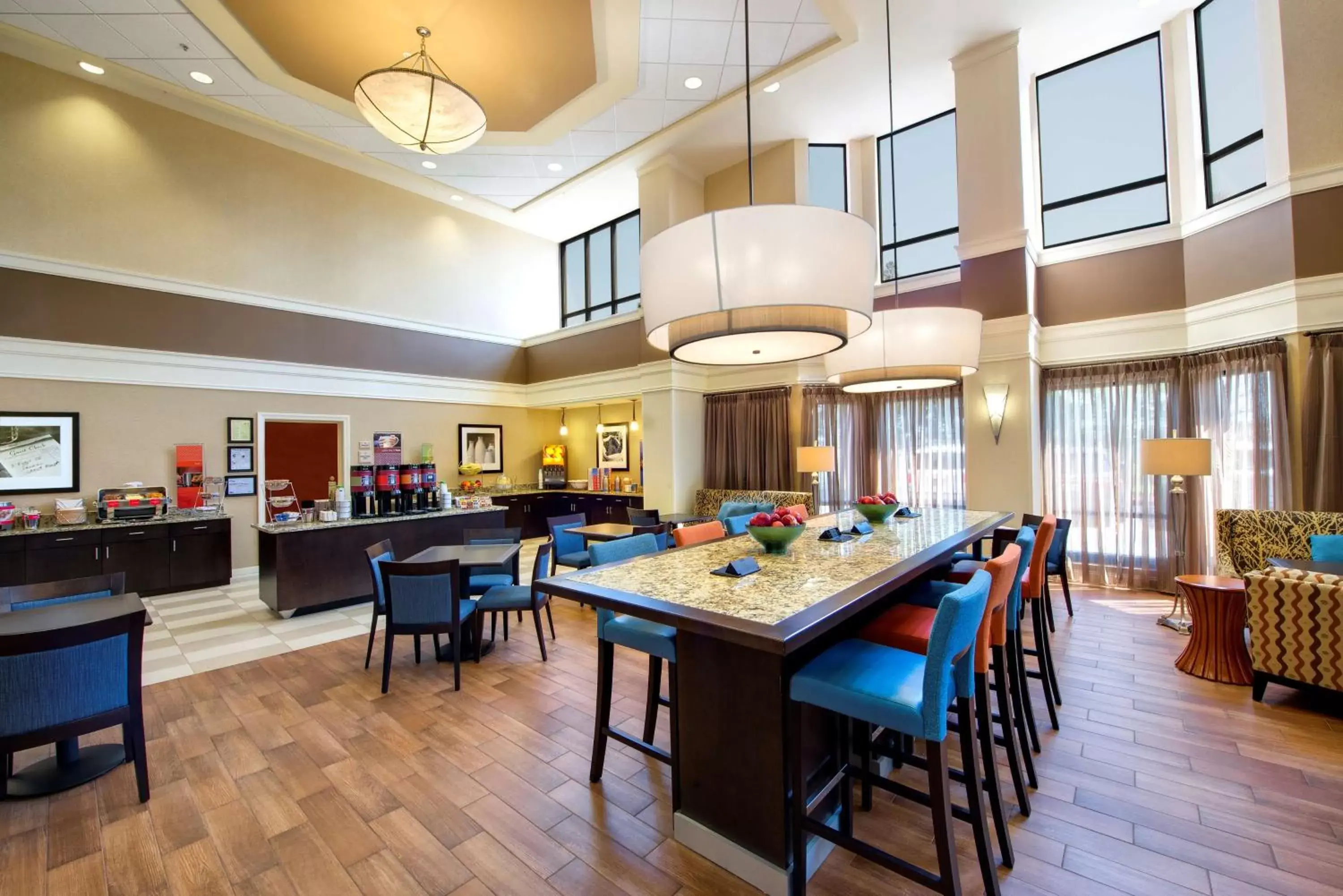 Dining area, Restaurant/Places to Eat in Hampton Inn & Suites-Atlanta Airport North-I-85