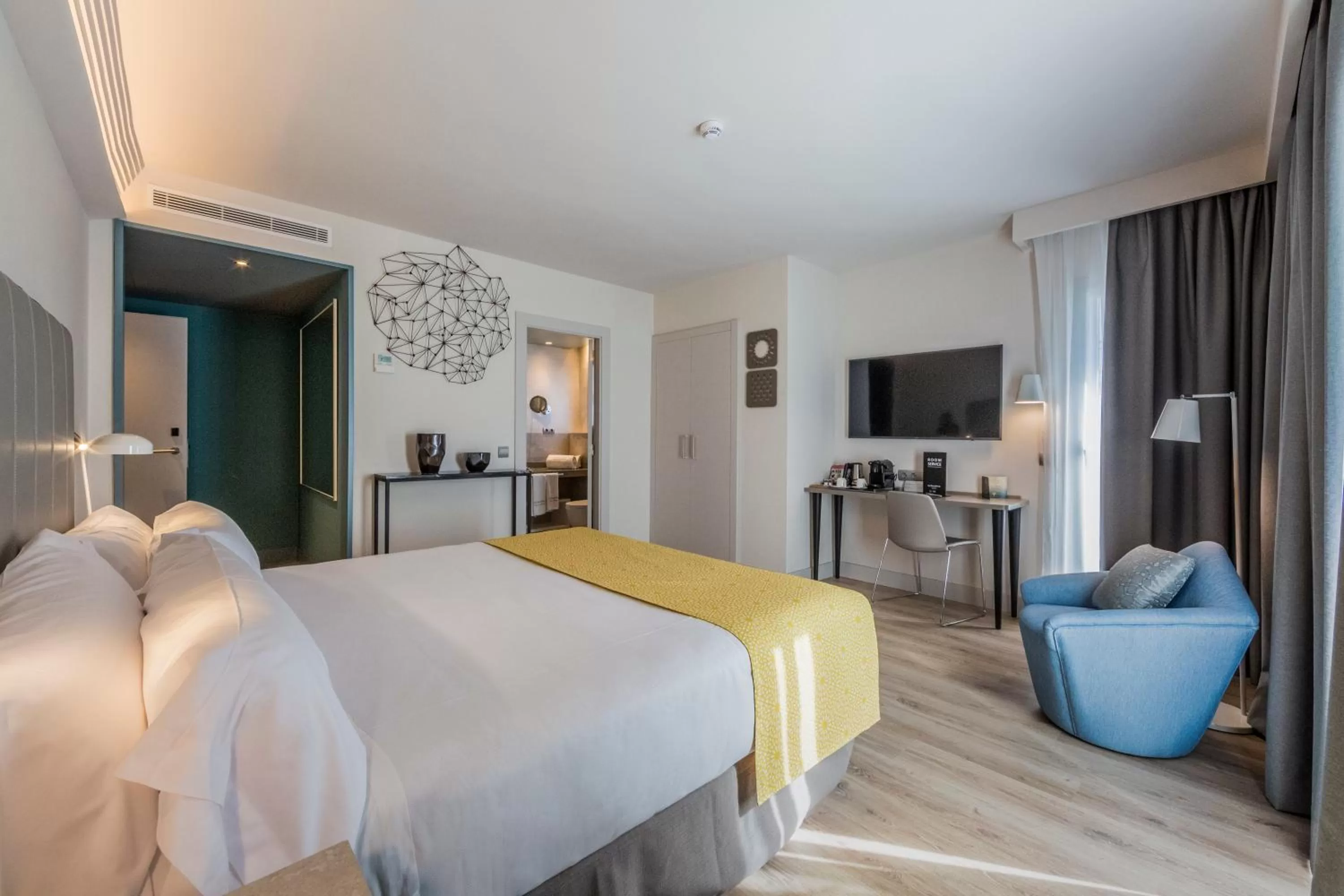 Photo of the whole room, Bed in Catalonia Granada