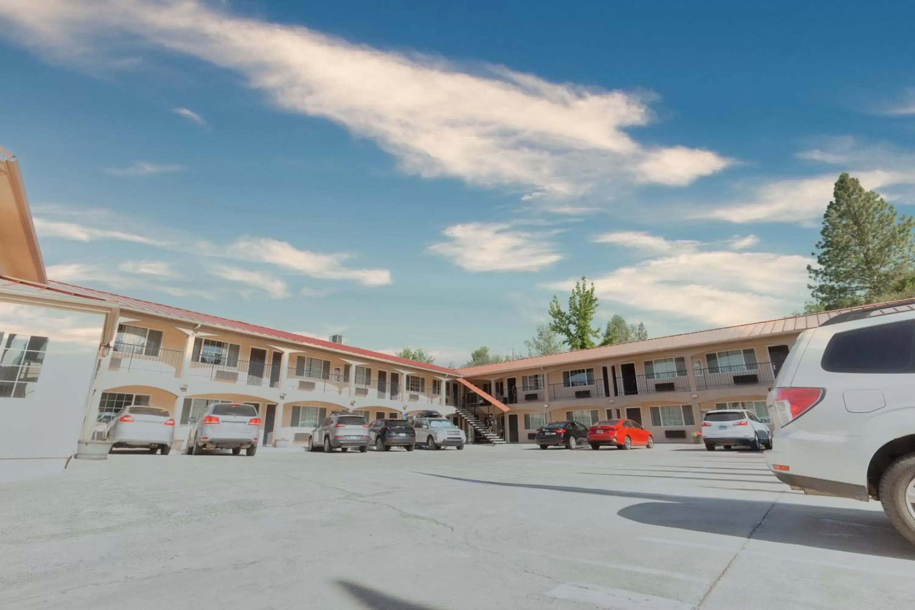 Parking, Property Building in The Yosemite Inn