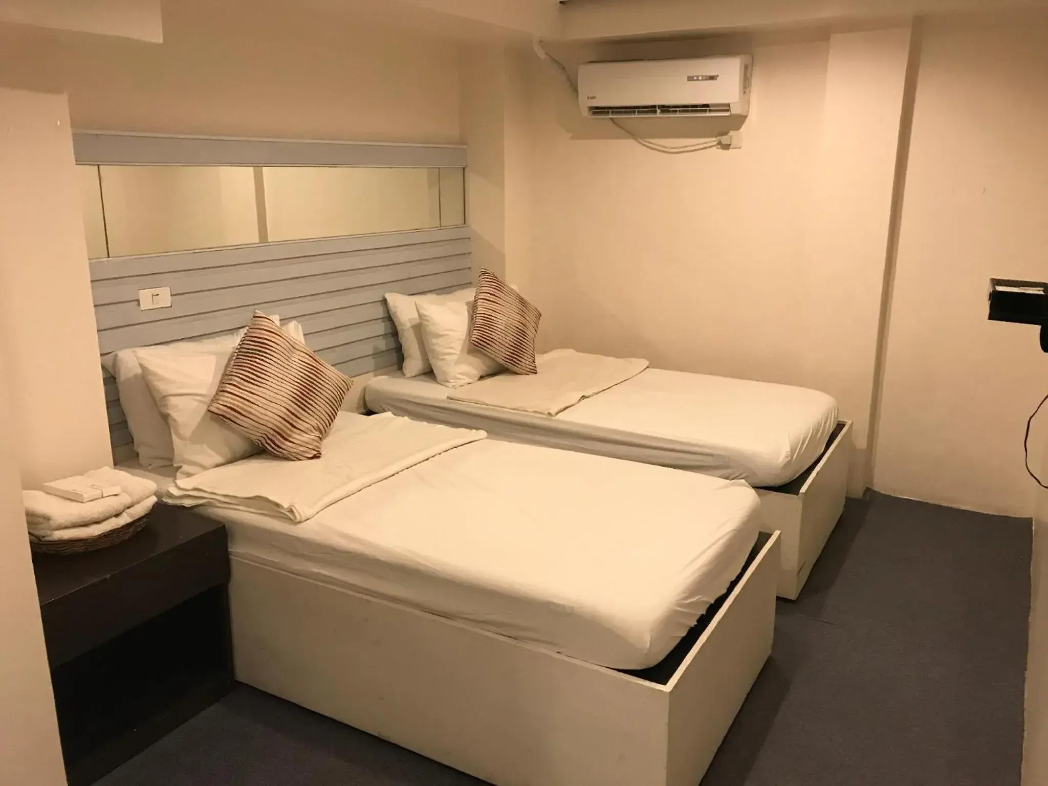 Deluxe Twin Room in Hometown Hotel Bacolod