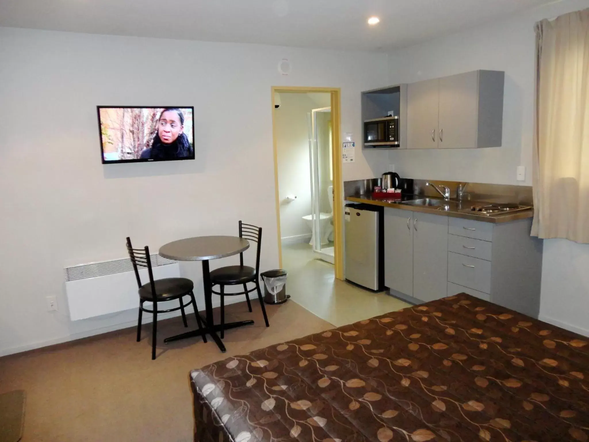 Kitchen or kitchenette, Kitchen/Kitchenette in Bealey Avenue Motel