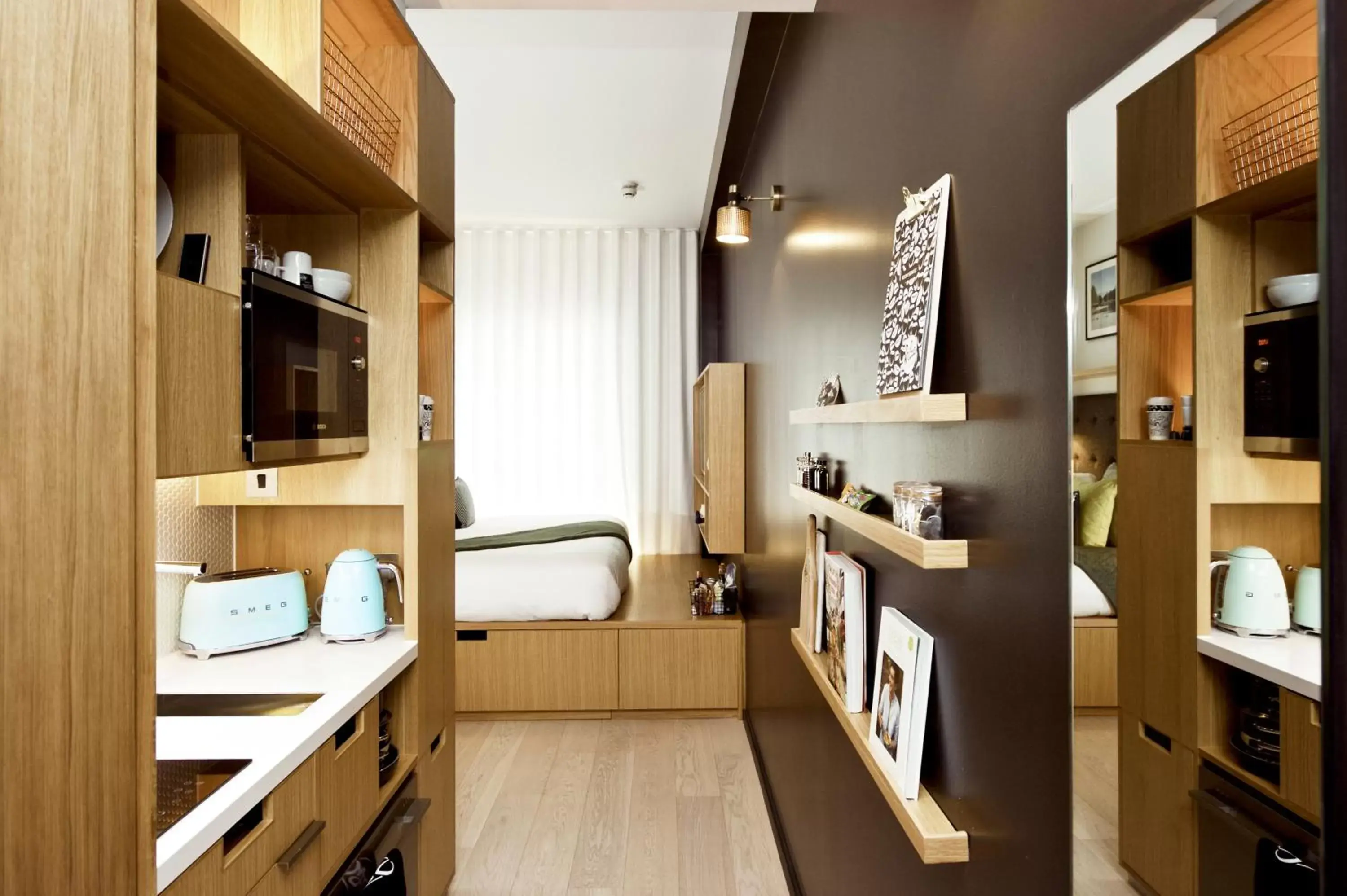 Bed, Kitchen/Kitchenette in Wilde Aparthotels by Staycity Covent Garden