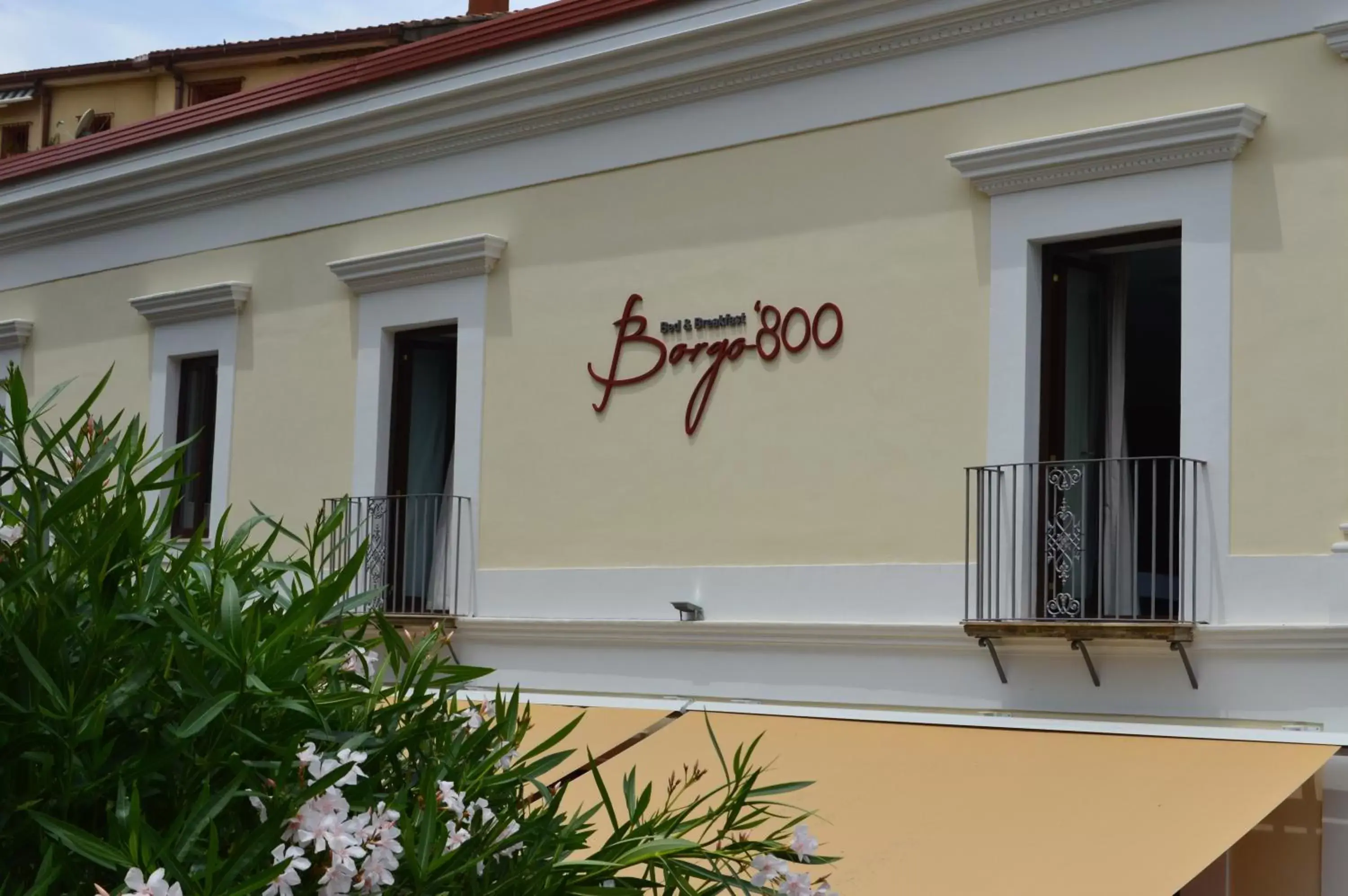 Property building in Borgo 800