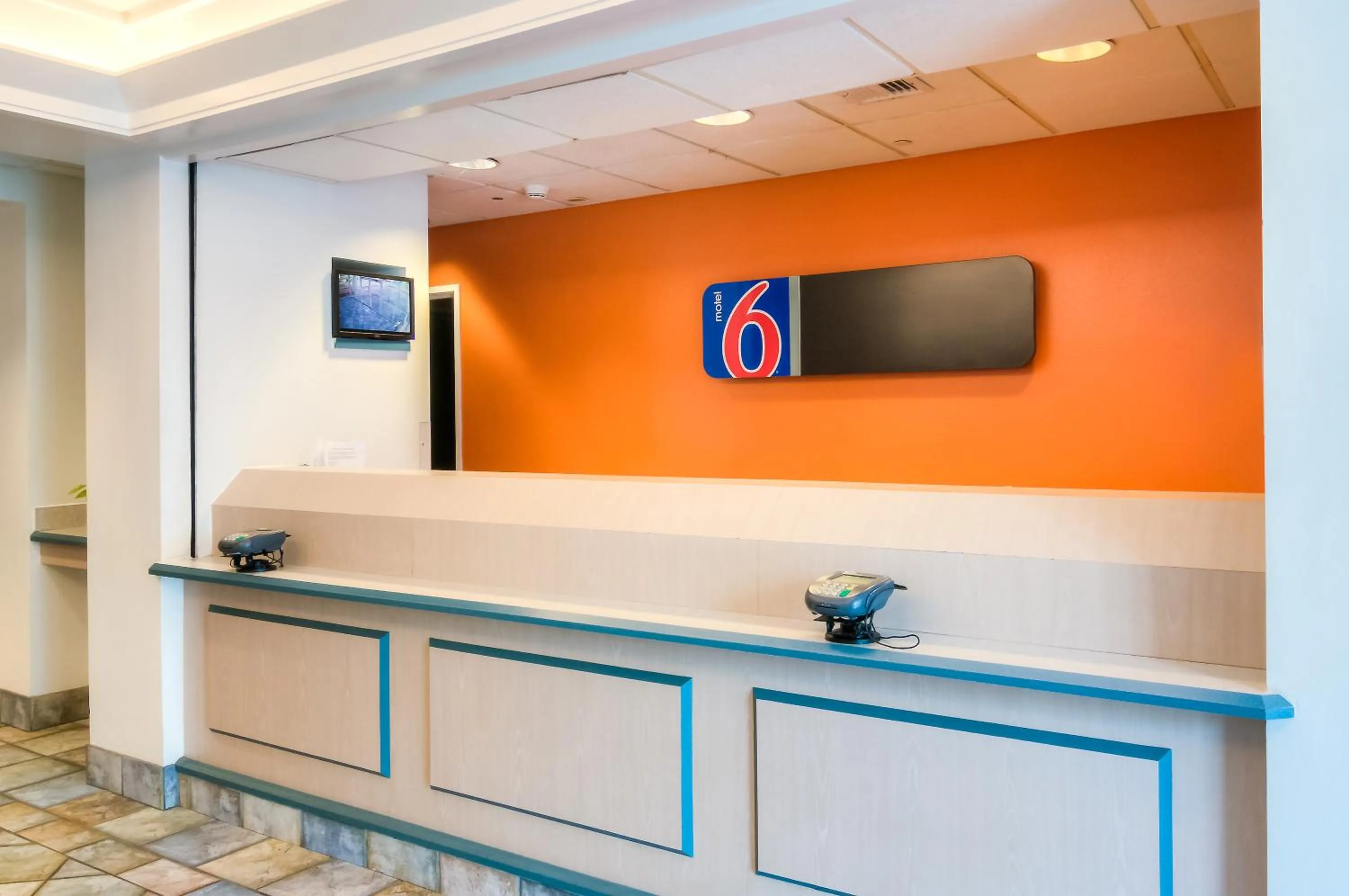 Lobby or reception in Motel 6-Joliet, IL - Chicago - I-55