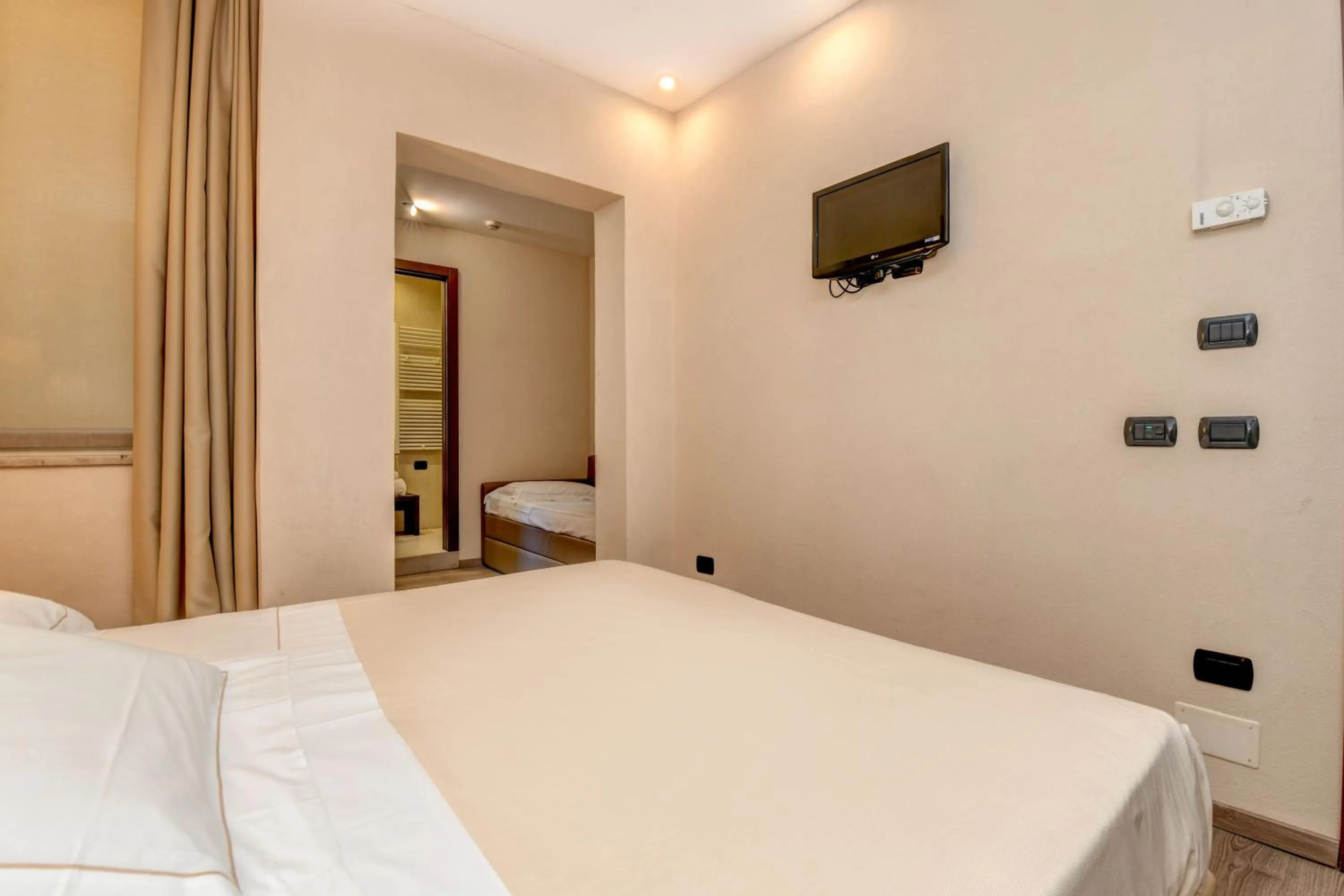 Bed in Hotel Tripoli