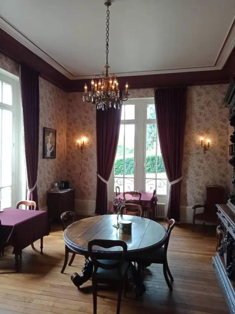 Dining Area in Chateau Maleplane