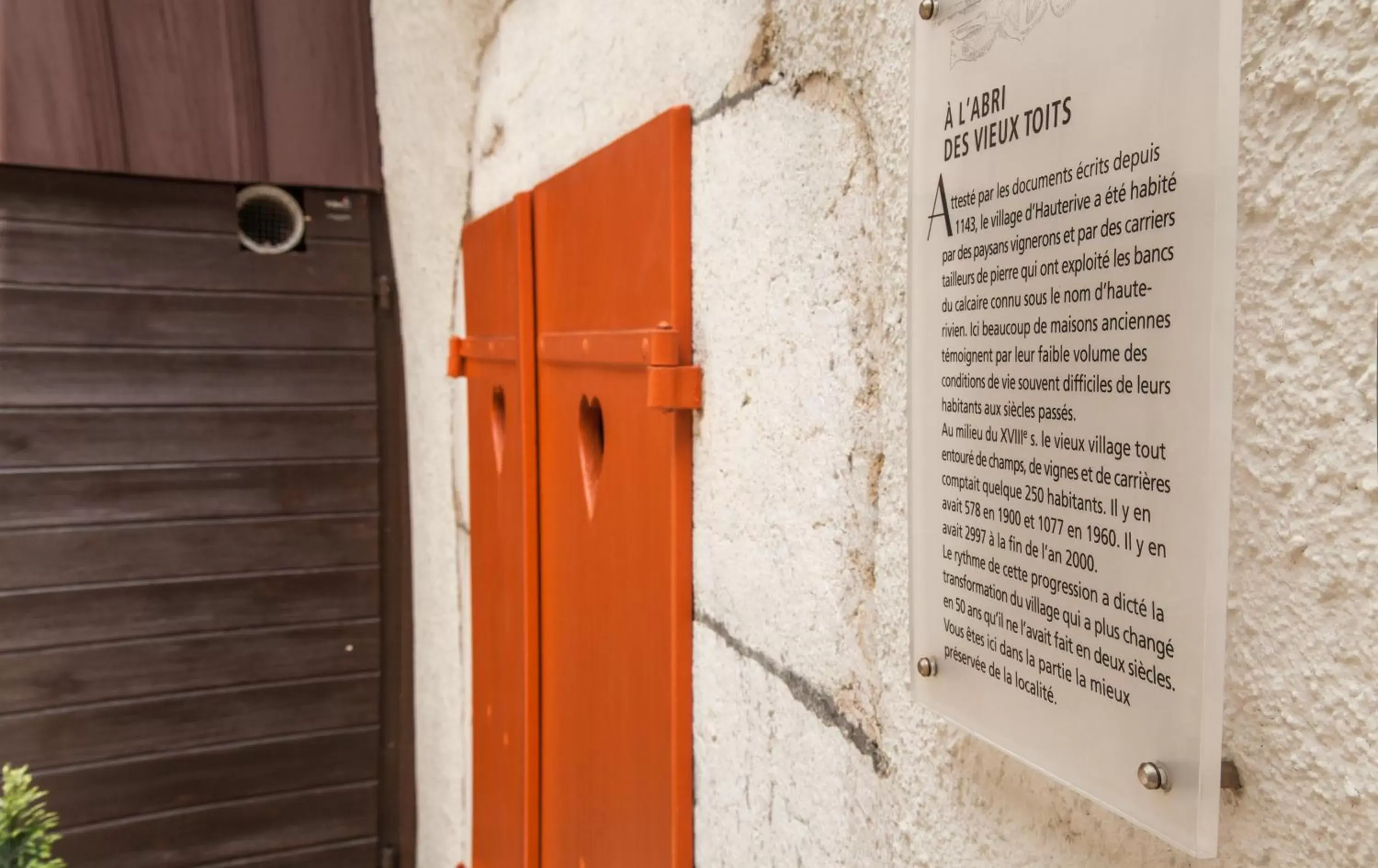 Logo/Certificate/Sign, Facade/Entrance in Hôtel Les Vieux Toits