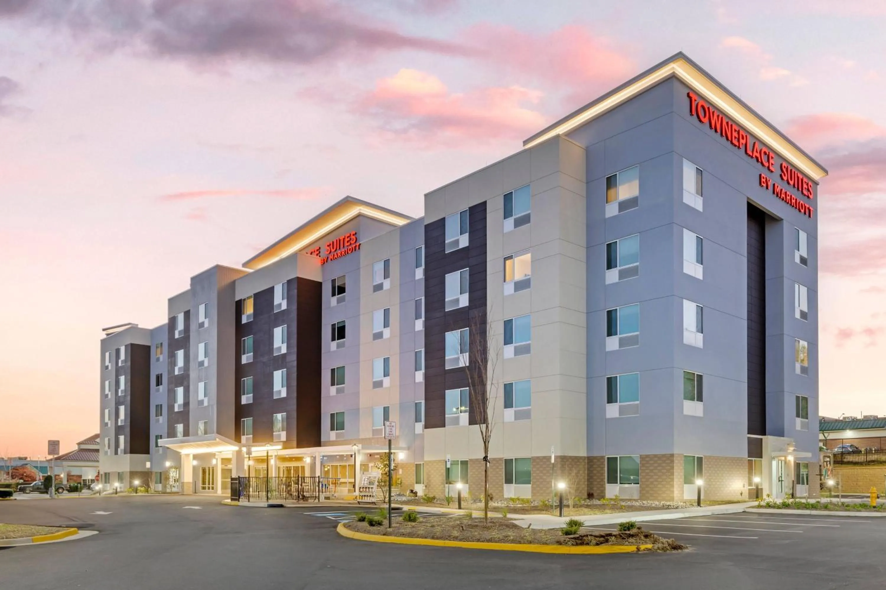 Property building in TownePlace Suites by Marriott Richmond Colonial Heights