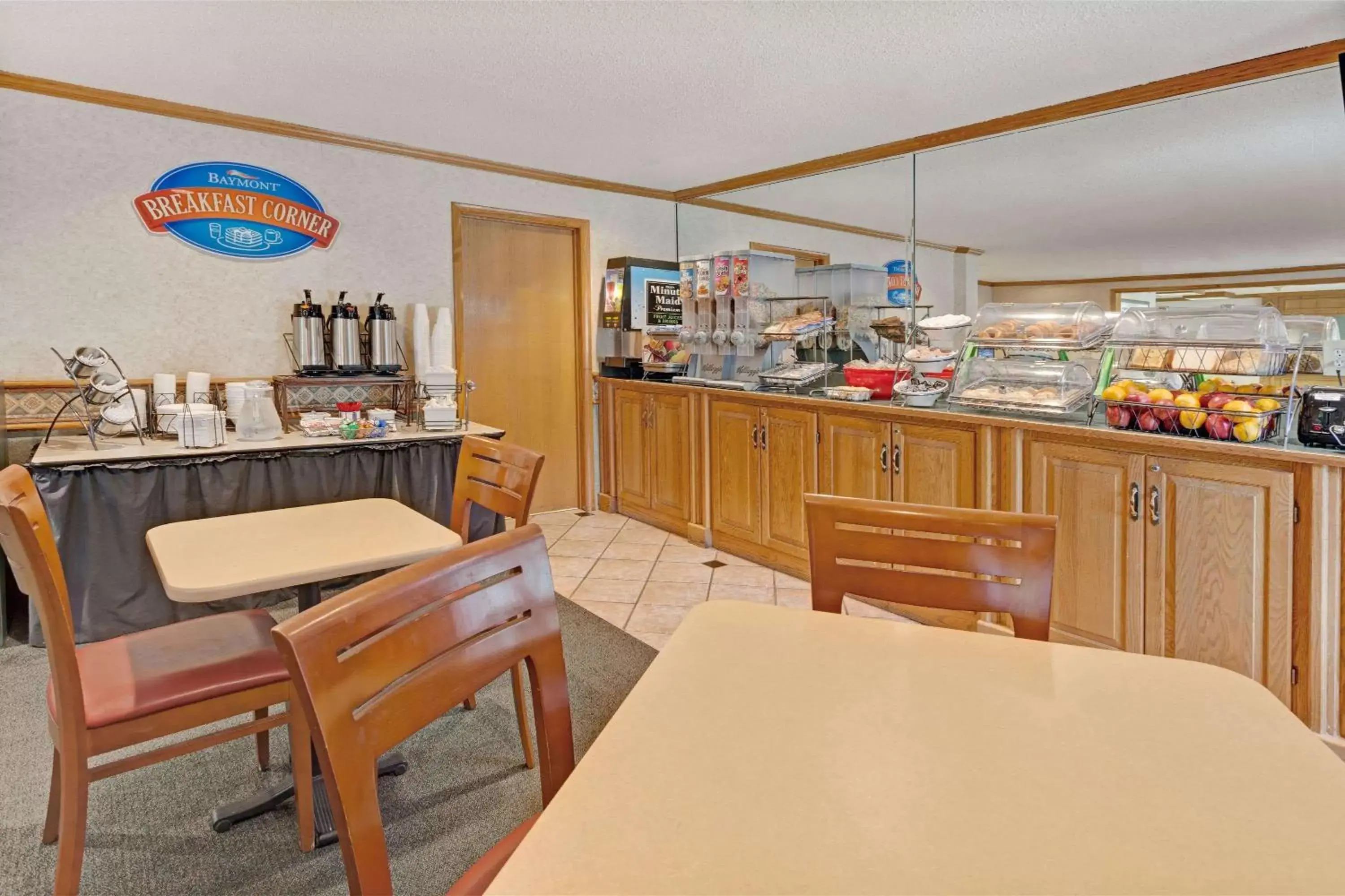 Restaurant/Places to Eat in Baymont by Wyndham Detroit Airport/Romulus