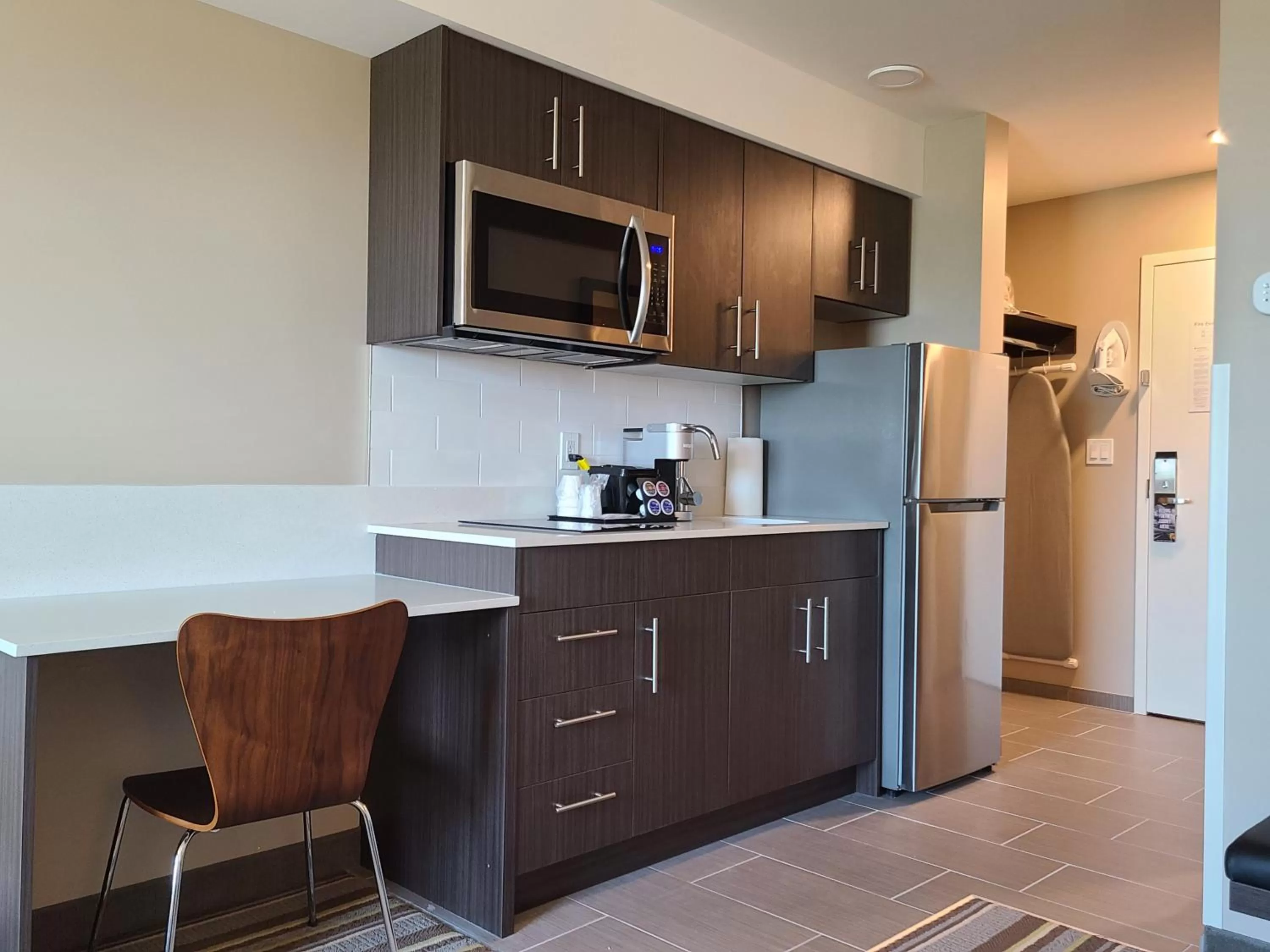 Super 8 by Wyndham Thompson