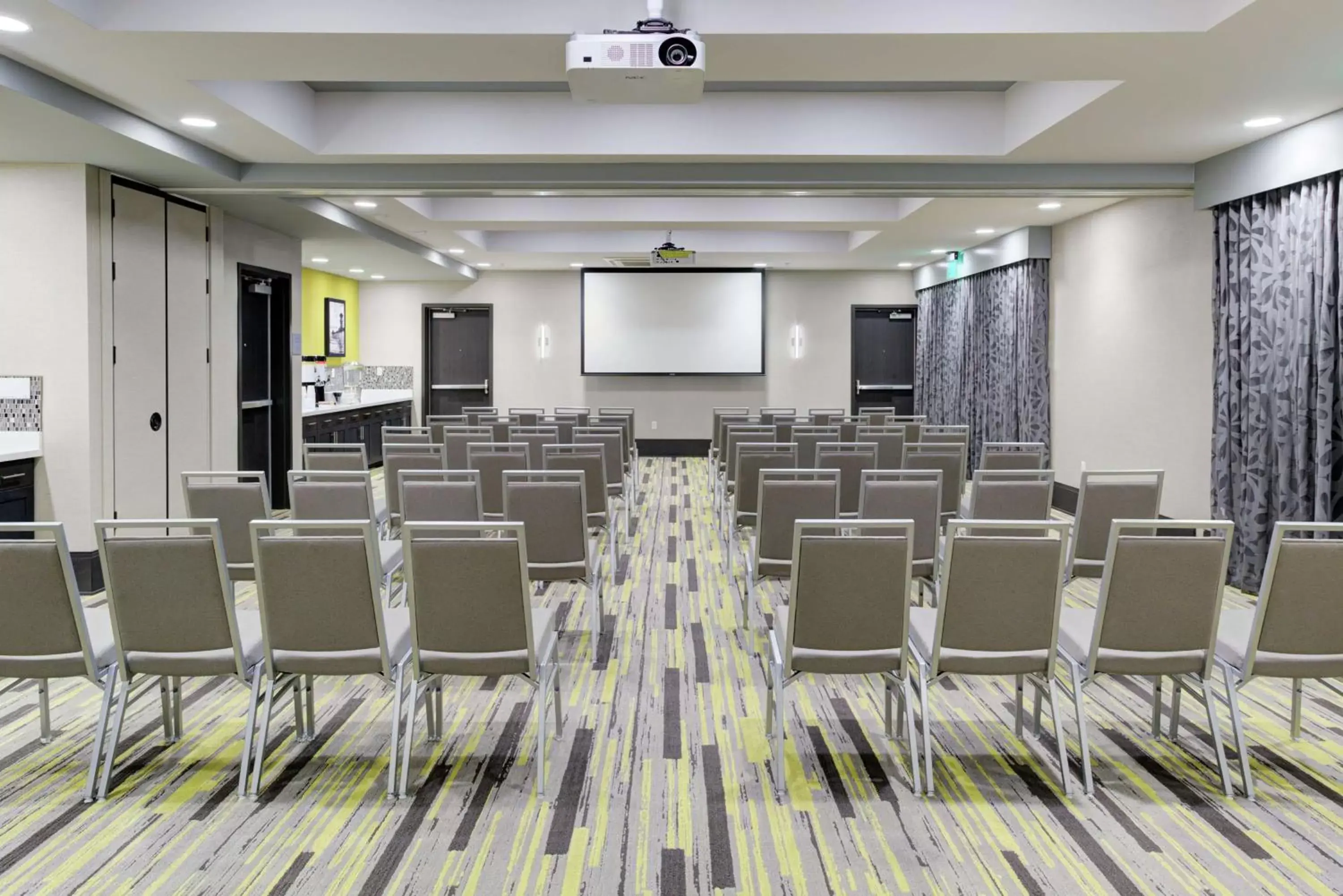 Meeting/conference room in Hampton Inn & Suites Irvine/Orange County Airport