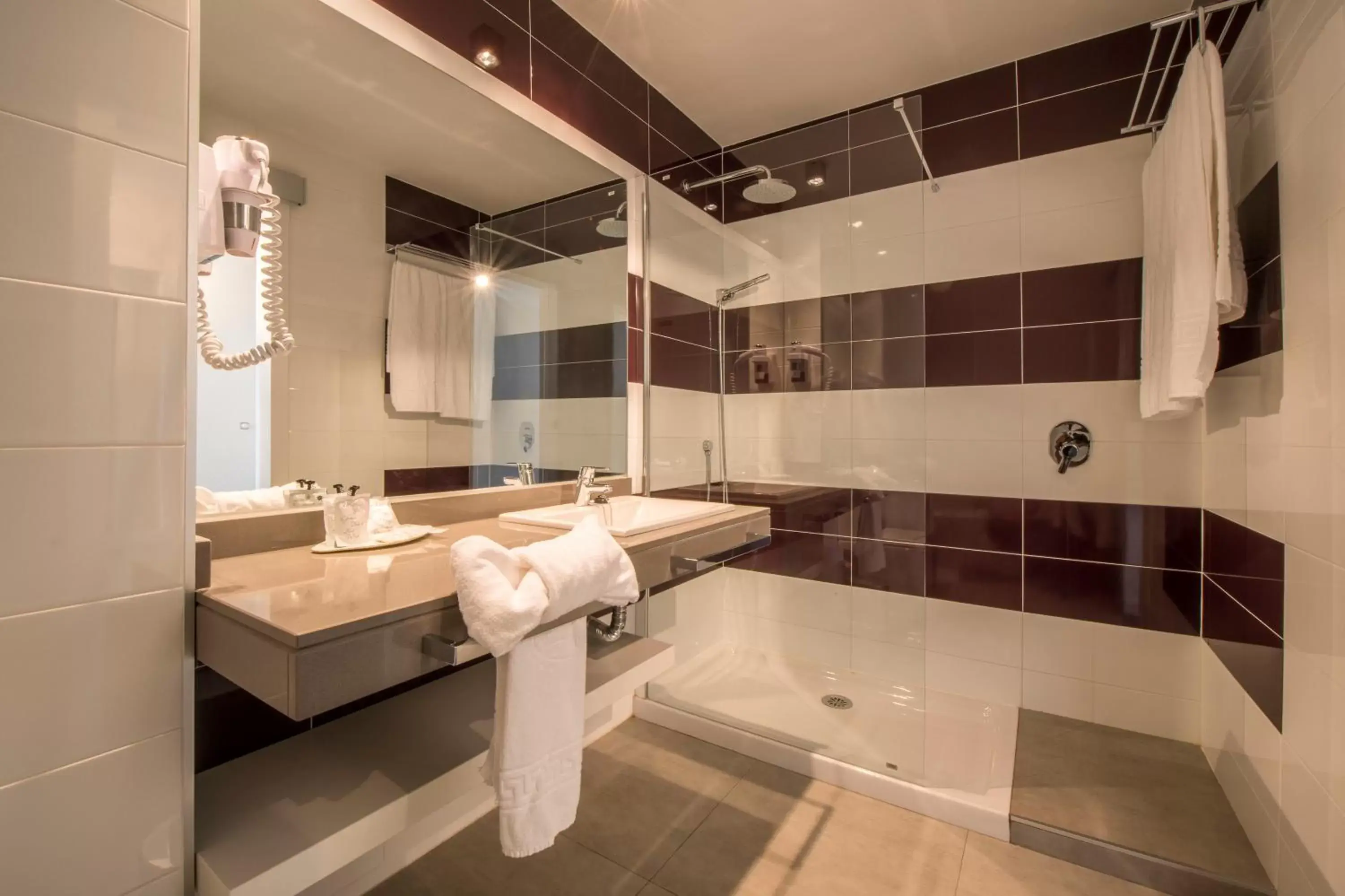 Shower in Hotel Beatriz Playa & Spa
