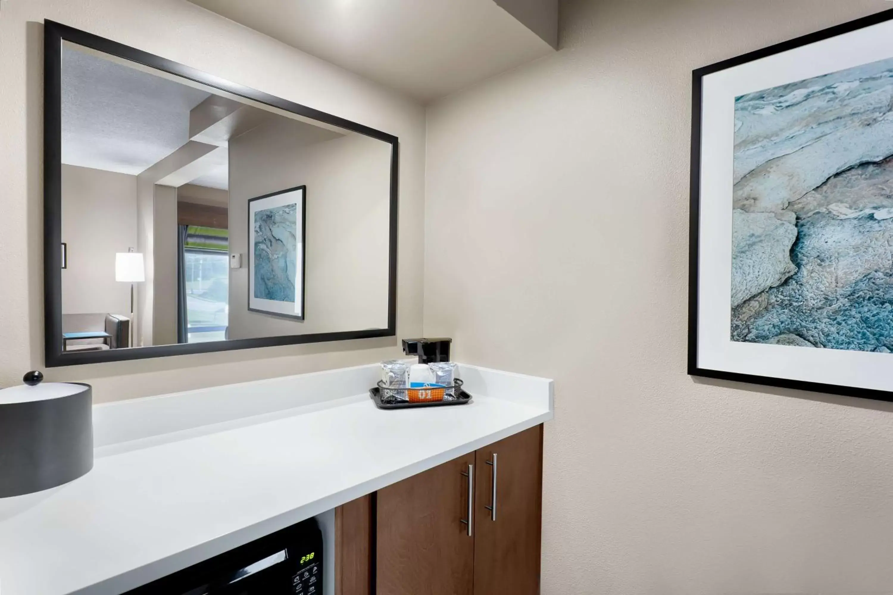Photo of the whole room in Hampton Inn Morganton Photo of the whole room in Hampton Inn Morganton