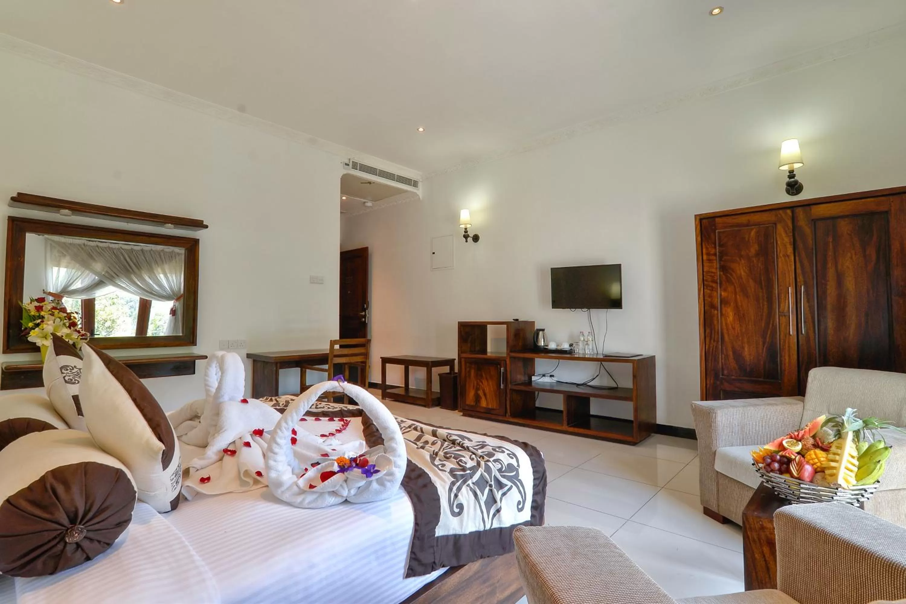 Bedroom, Bed in Royal Kandyan Hotel