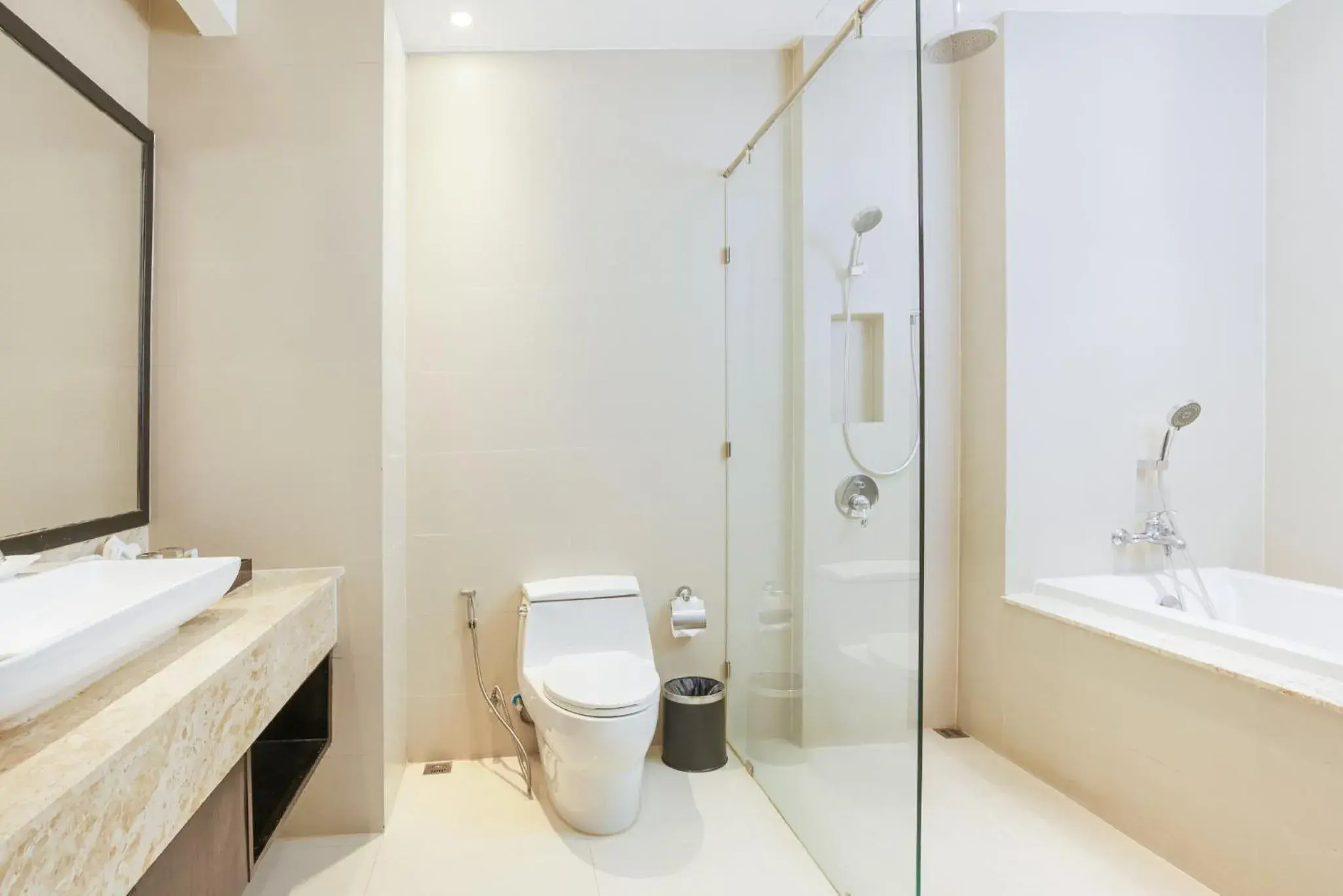 Shower, Bathroom in Grand Palazzo Hotel - SHA Extra Plus