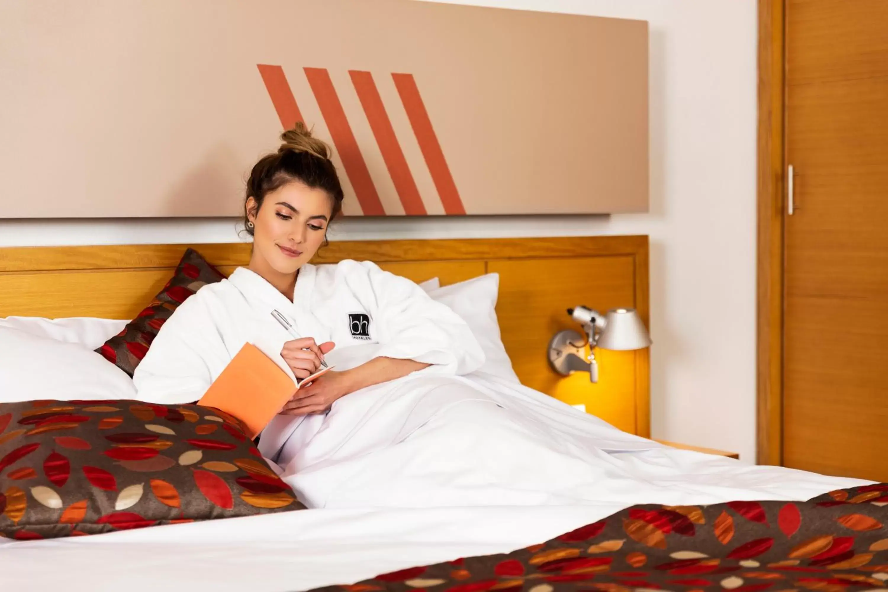 Bed, Staff in Hotel bh La Quinta